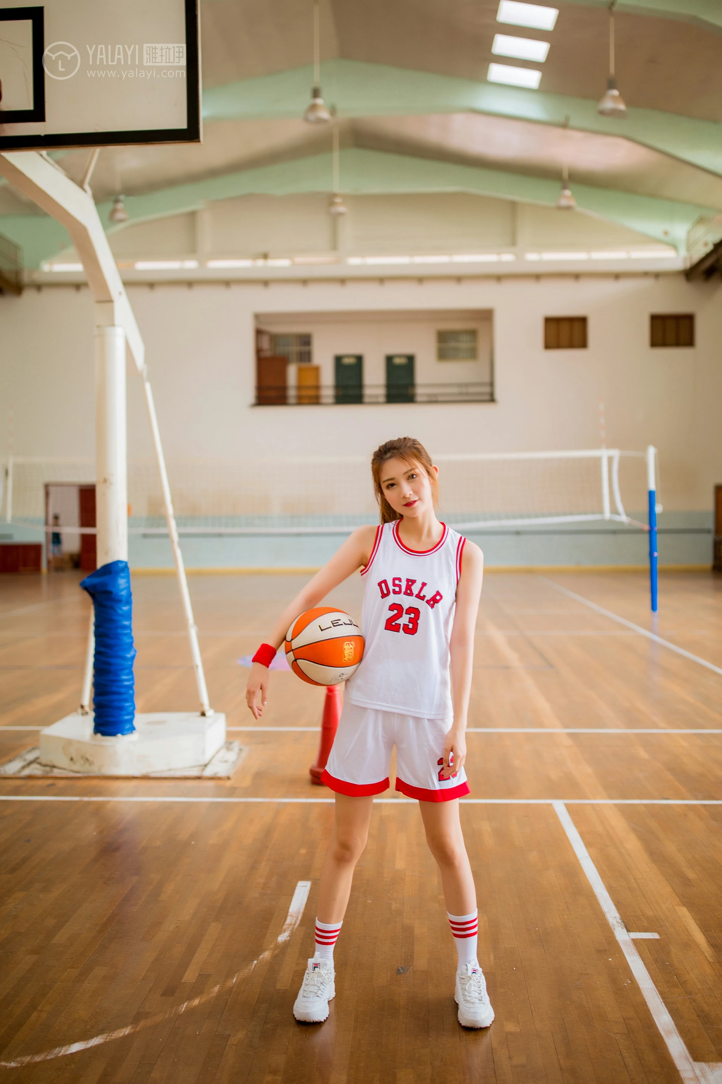 [YALAYI雅拉伊]NO.097 体育日 丸糯糯 白色运动背心加短裤性感私房写真集第6张