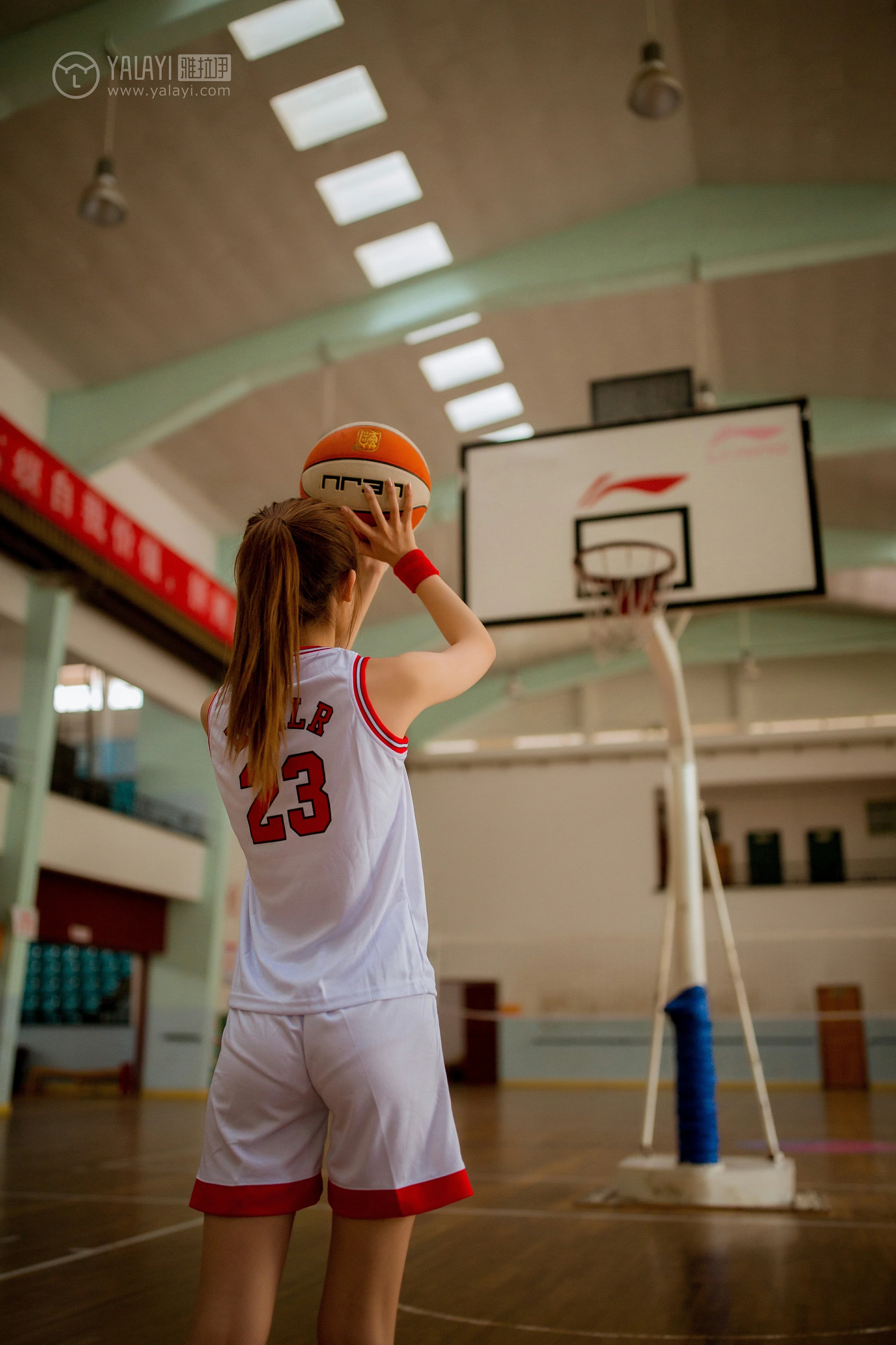 [YALAYI雅拉伊]NO.097 体育日 丸糯糯 白色运动背心加短裤性感私房写真集第8张