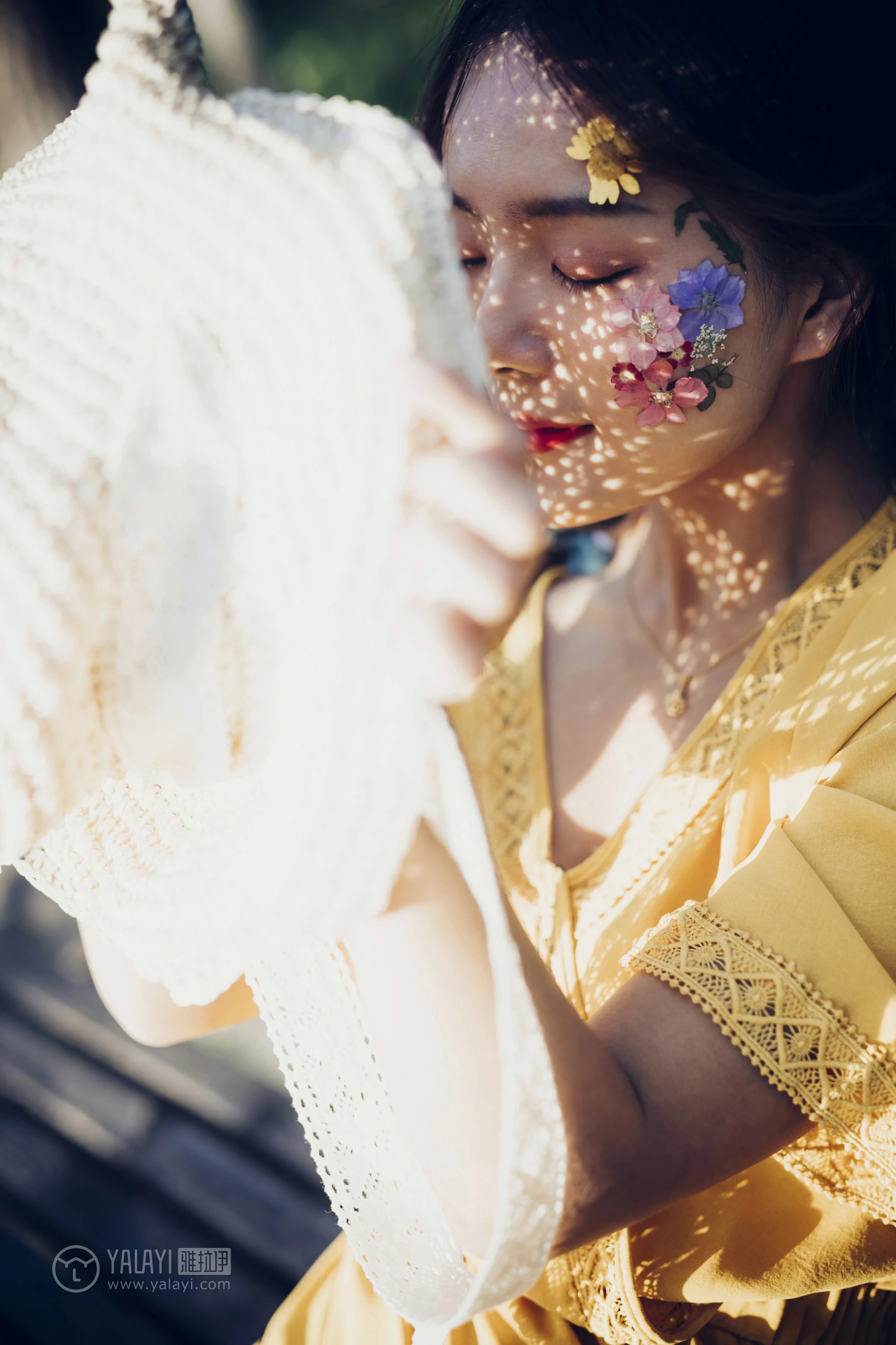 [YALAYI雅拉伊]NO.117 夏日小清新 白日梦 黄色蕾丝连衣裙清纯私房写真集第15张