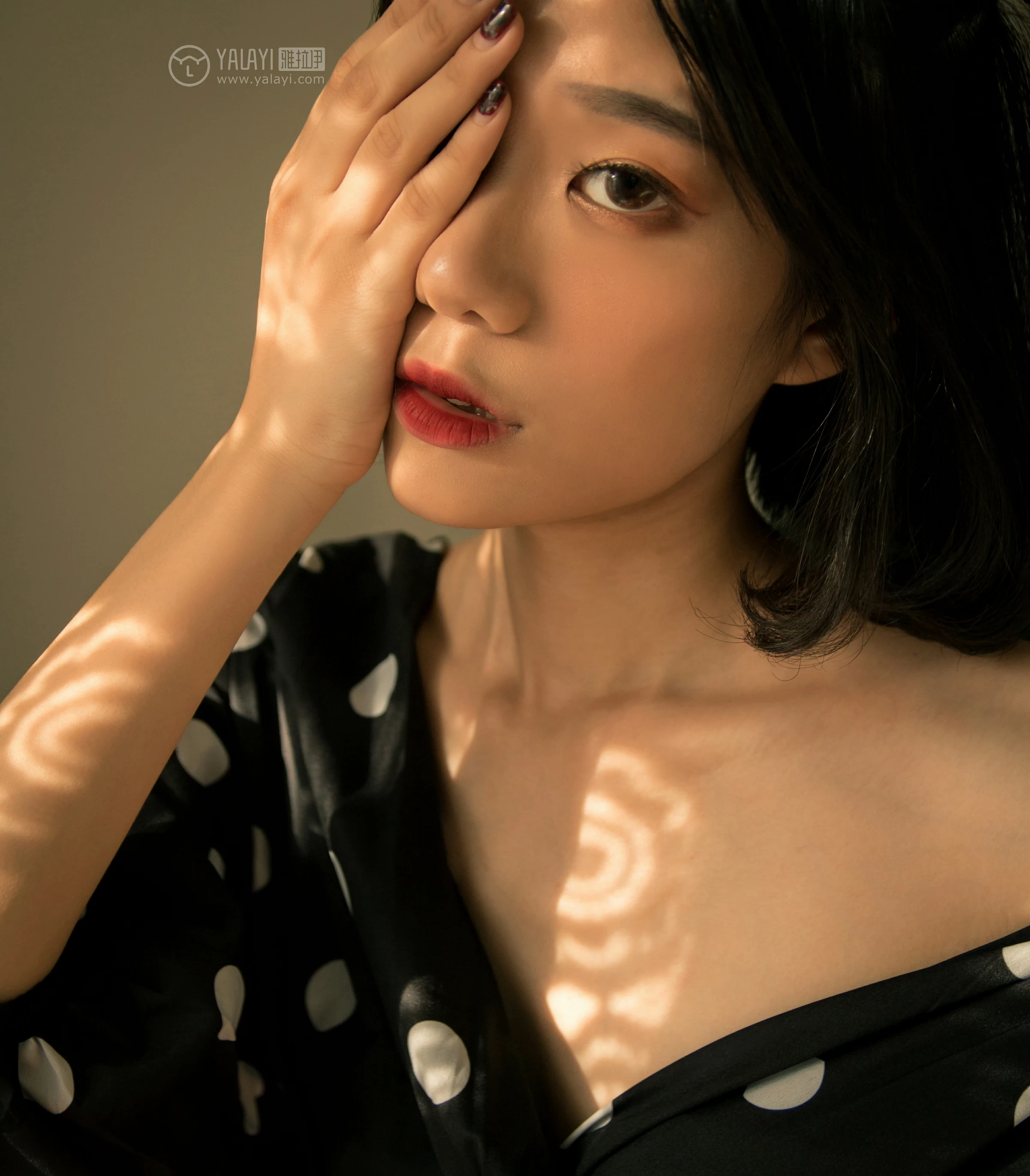 [YALAYI雅拉伊]NO.114 双面伊人 琳琳 琛琛 居家睡衣性感私房写真集第13张