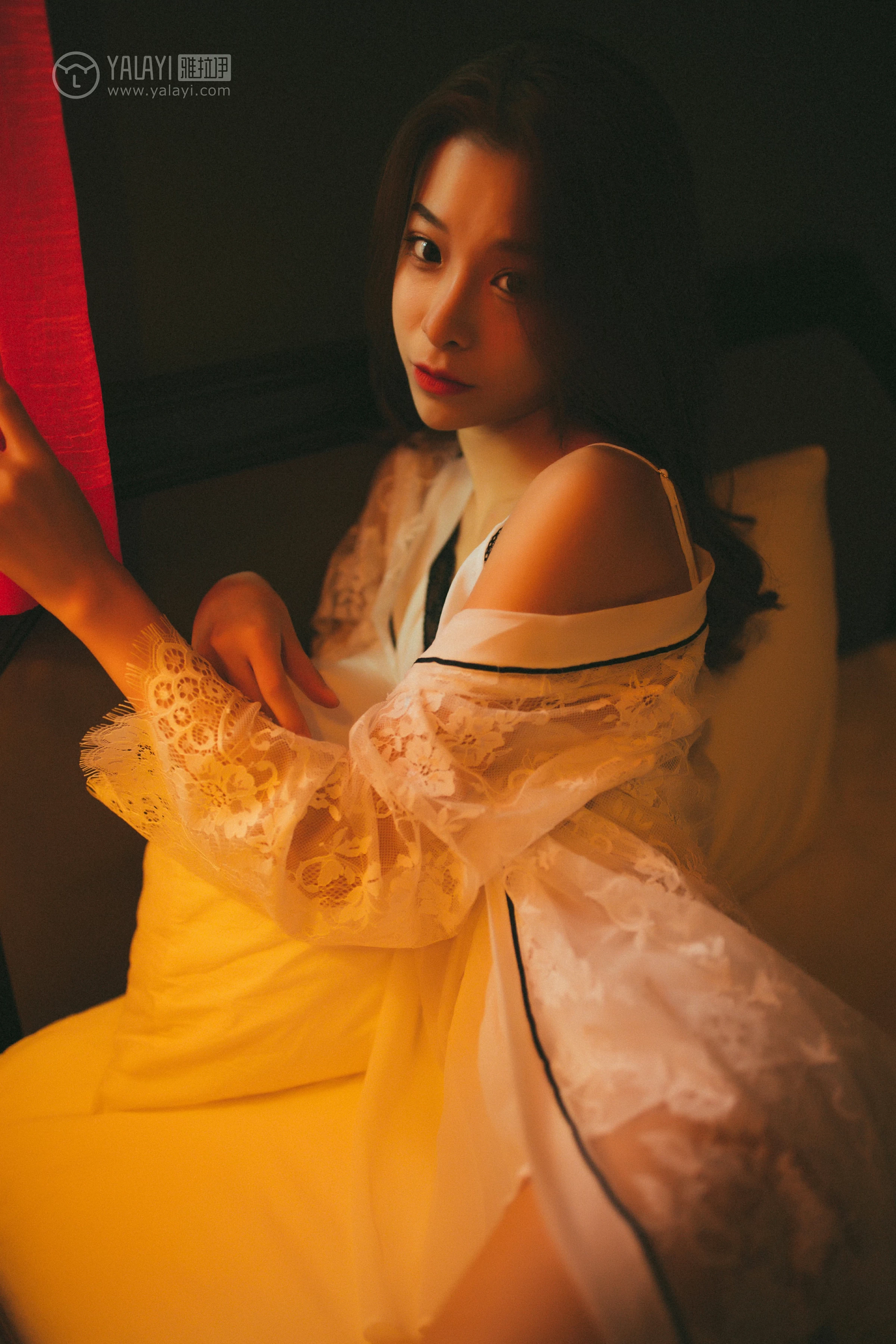[YALAYI雅拉伊]NO.116 我在等你 倩微微 透视镂空睡衣加白色蕾丝情趣内衣性感私房写真集第12张