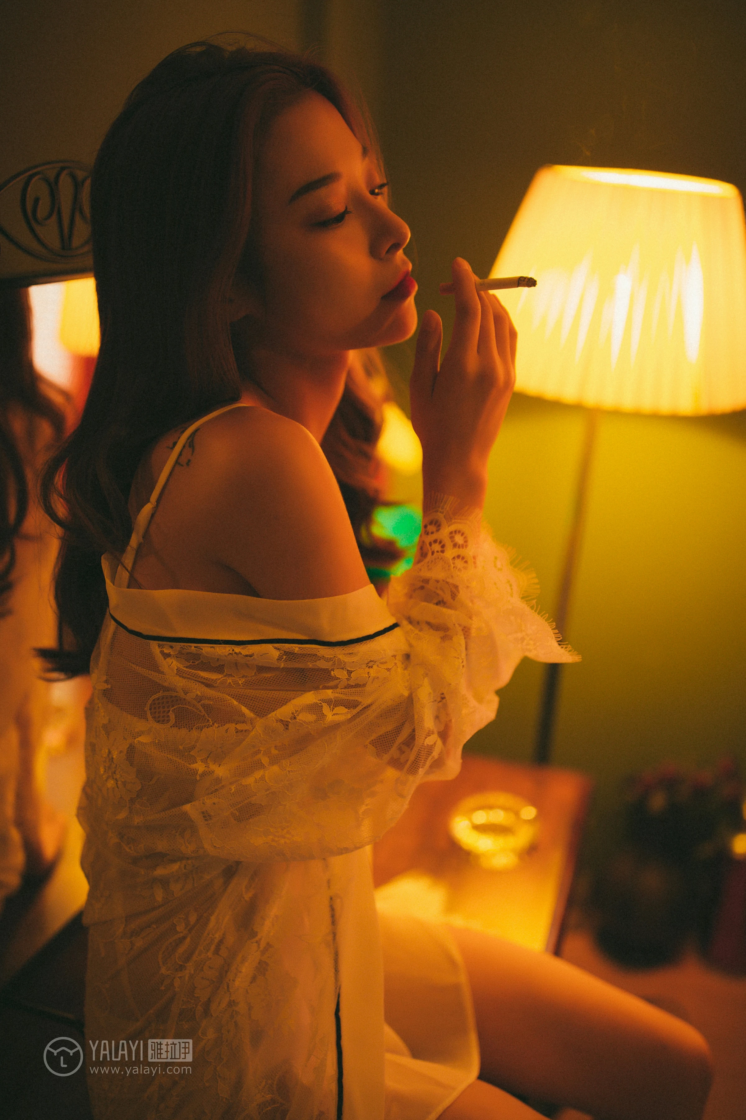 [YALAYI雅拉伊]NO.116 我在等你 倩微微 透视镂空睡衣加白色蕾丝情趣内衣性感私房写真集第18张