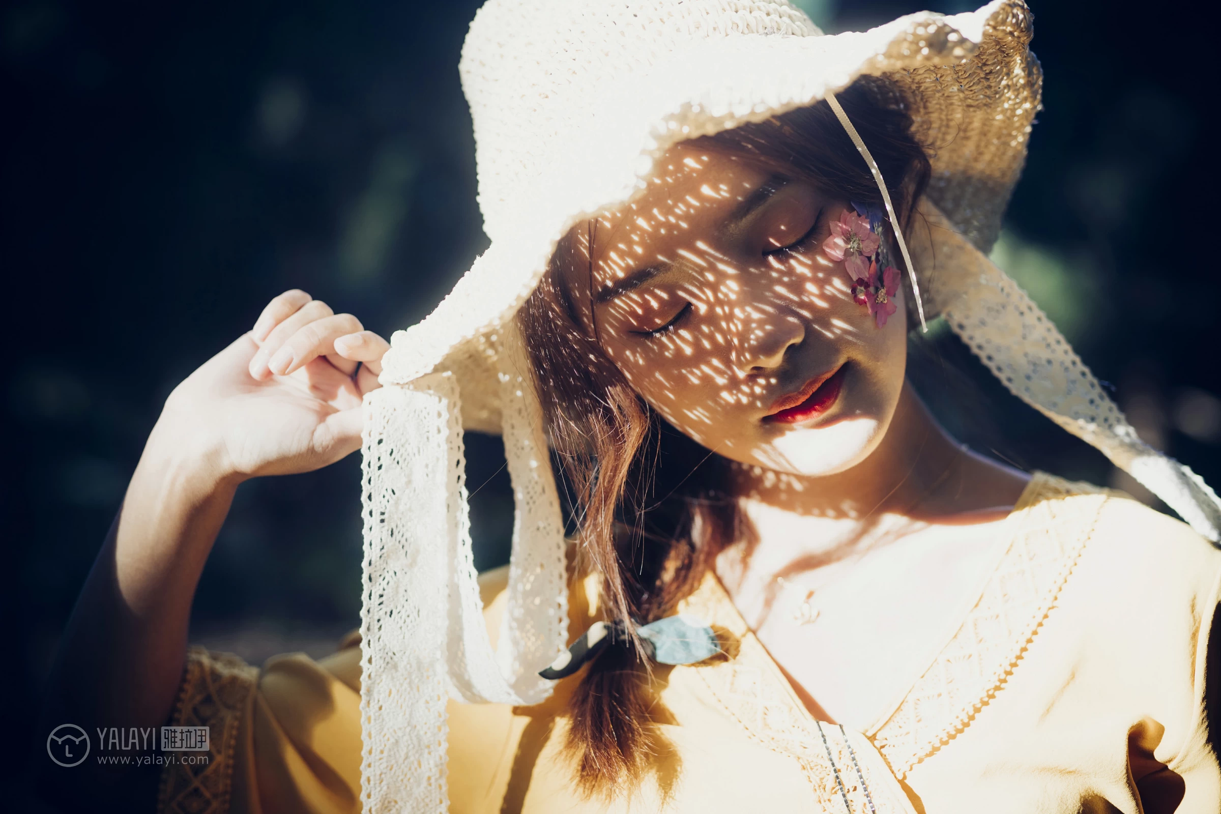 [YALAYI雅拉伊]NO.117 夏日小清新 白日梦 黄色蕾丝连衣裙清纯私房写真集第8张