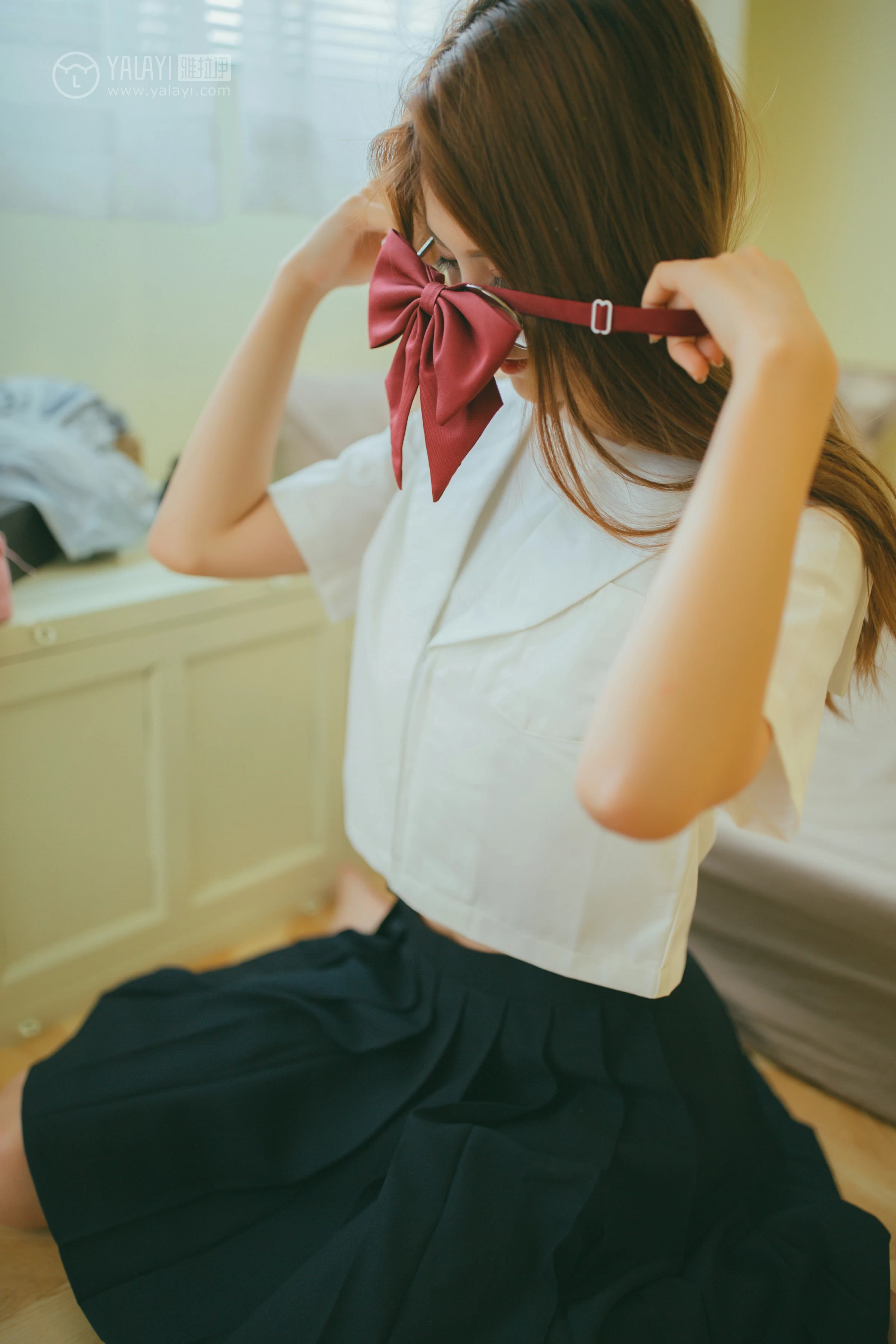 [YALAYI雅拉伊]NO.121 宅女 丸糯糯 白色情趣内衣与高中女生制服性感私房写真集第16张