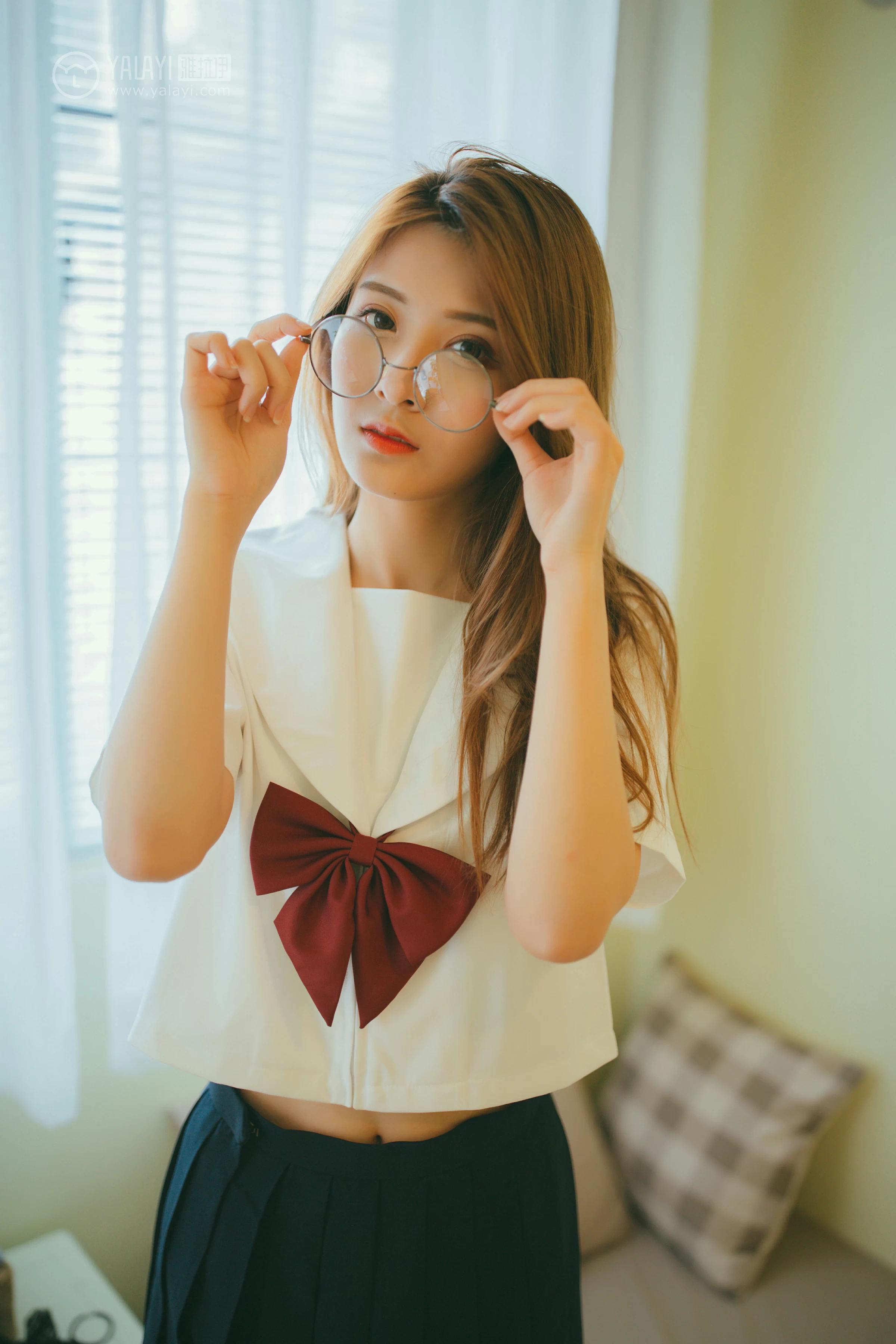 [YALAYI雅拉伊]NO.121 宅女 丸糯糯 白色情趣内衣与高中女生制服性感私房写真集第17张