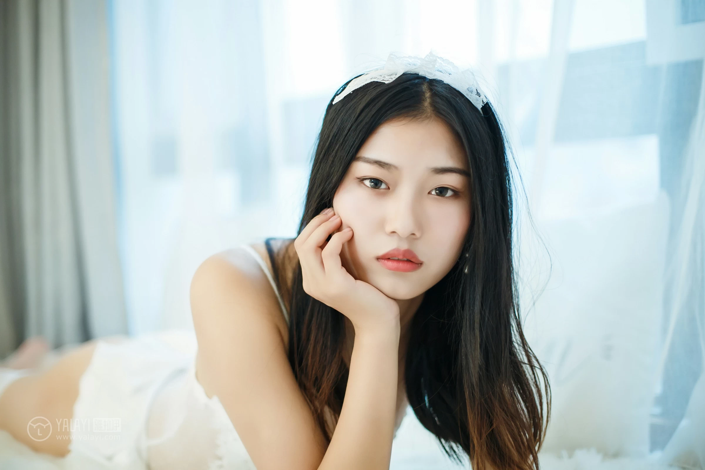 [YALAYI雅拉伊]NO.124 邻家小姐姐 和风 白色透视蕾丝内衣加情趣渔网袜性感私房写真集第9张