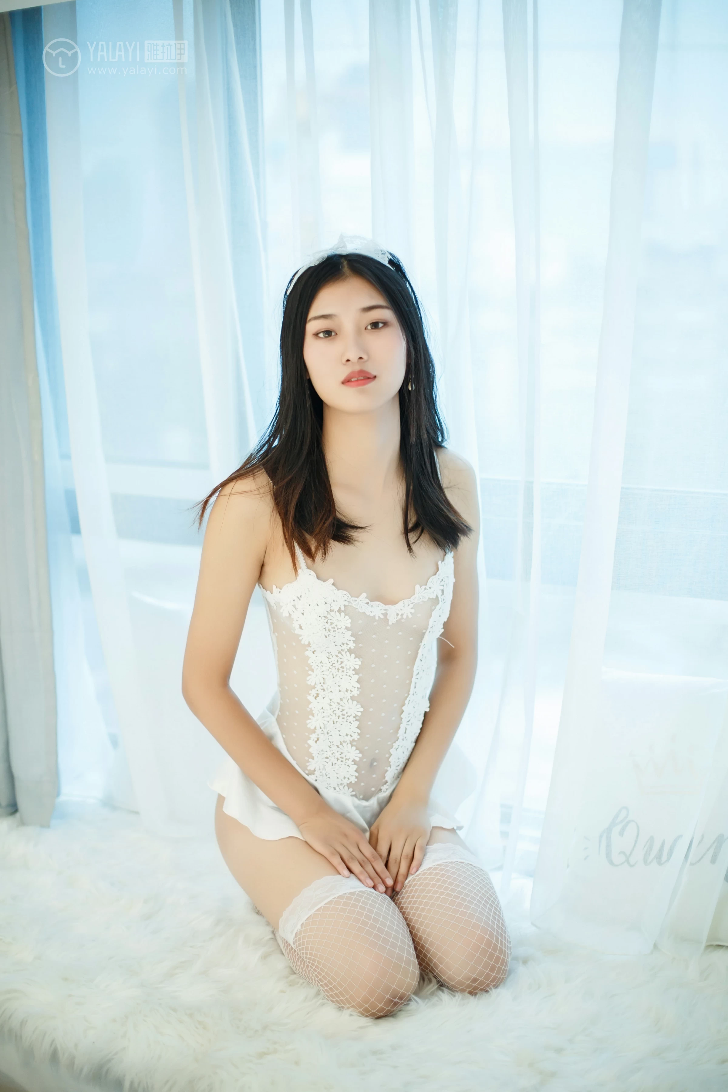 [YALAYI雅拉伊]NO.124 邻家小姐姐 和风 白色透视蕾丝内衣加情趣渔网袜性感私房写真集第11张