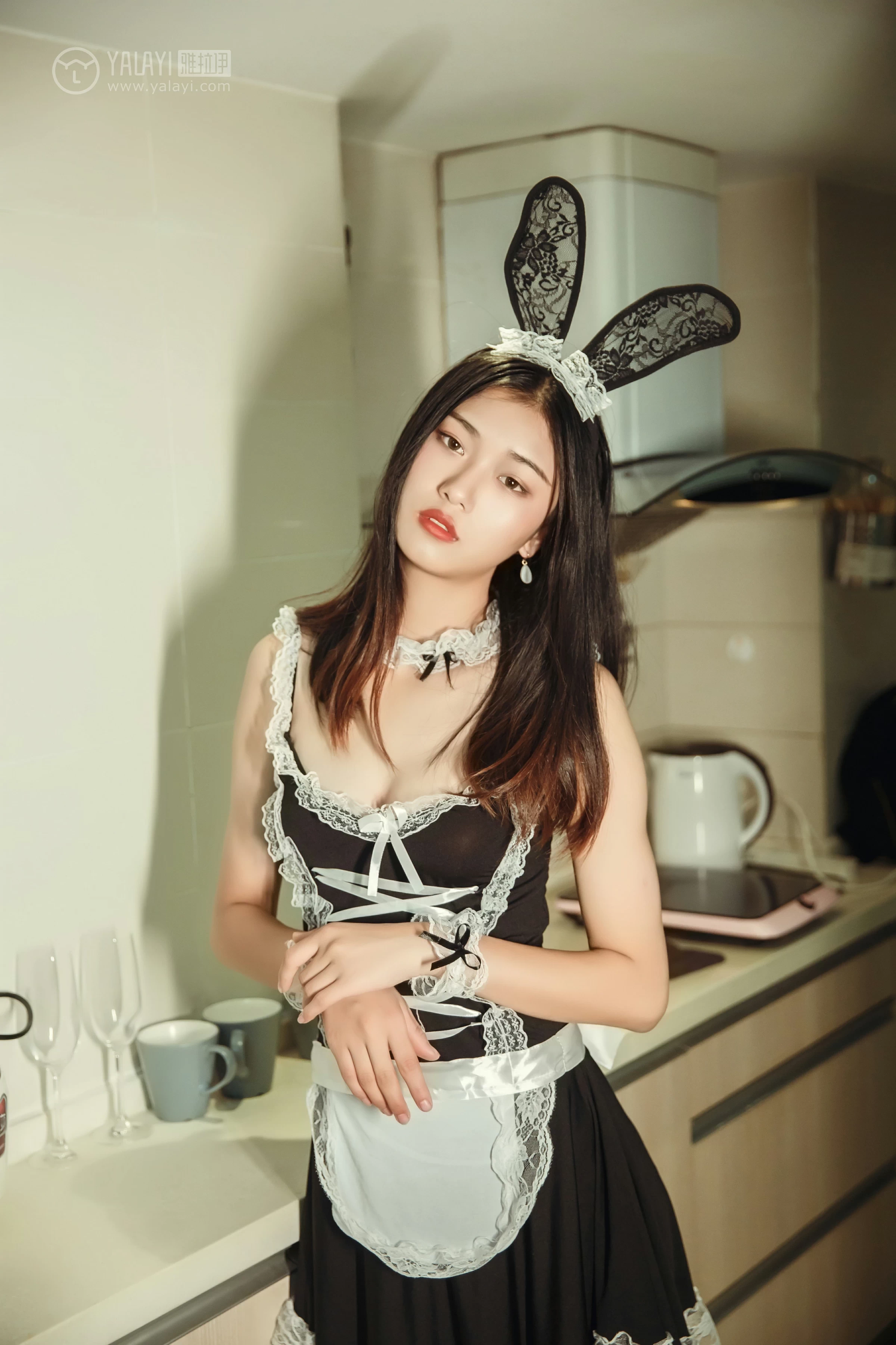 [YALAYI雅拉伊]NO.125 兔儿御姐 和风 性感女仆制服加白色情趣渔网袜私房写真集第13张