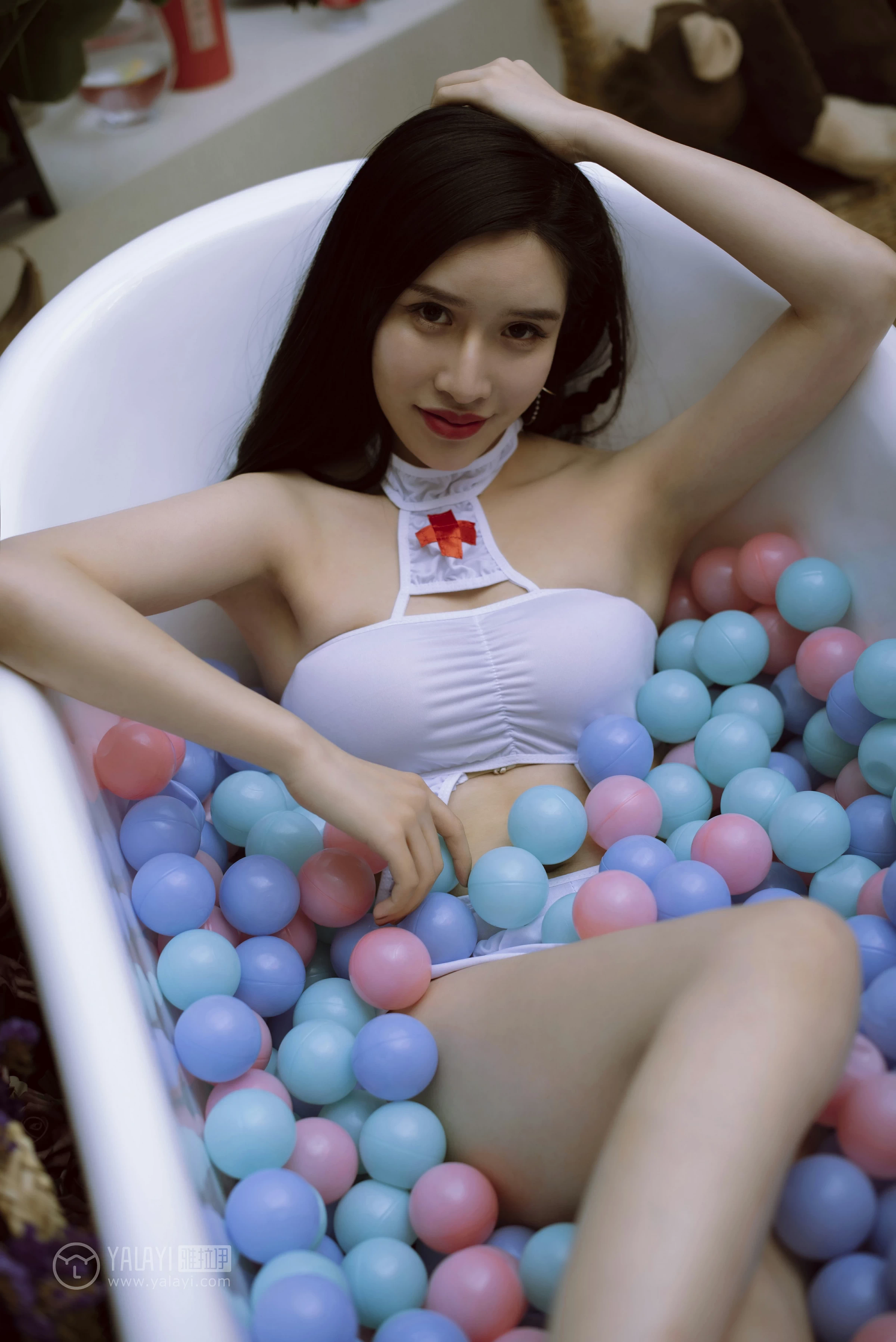 [YALAYI雅拉伊]NO.141 性感护士姐姐 颖莹 白色透视情趣制服内衣私房写真集第6张