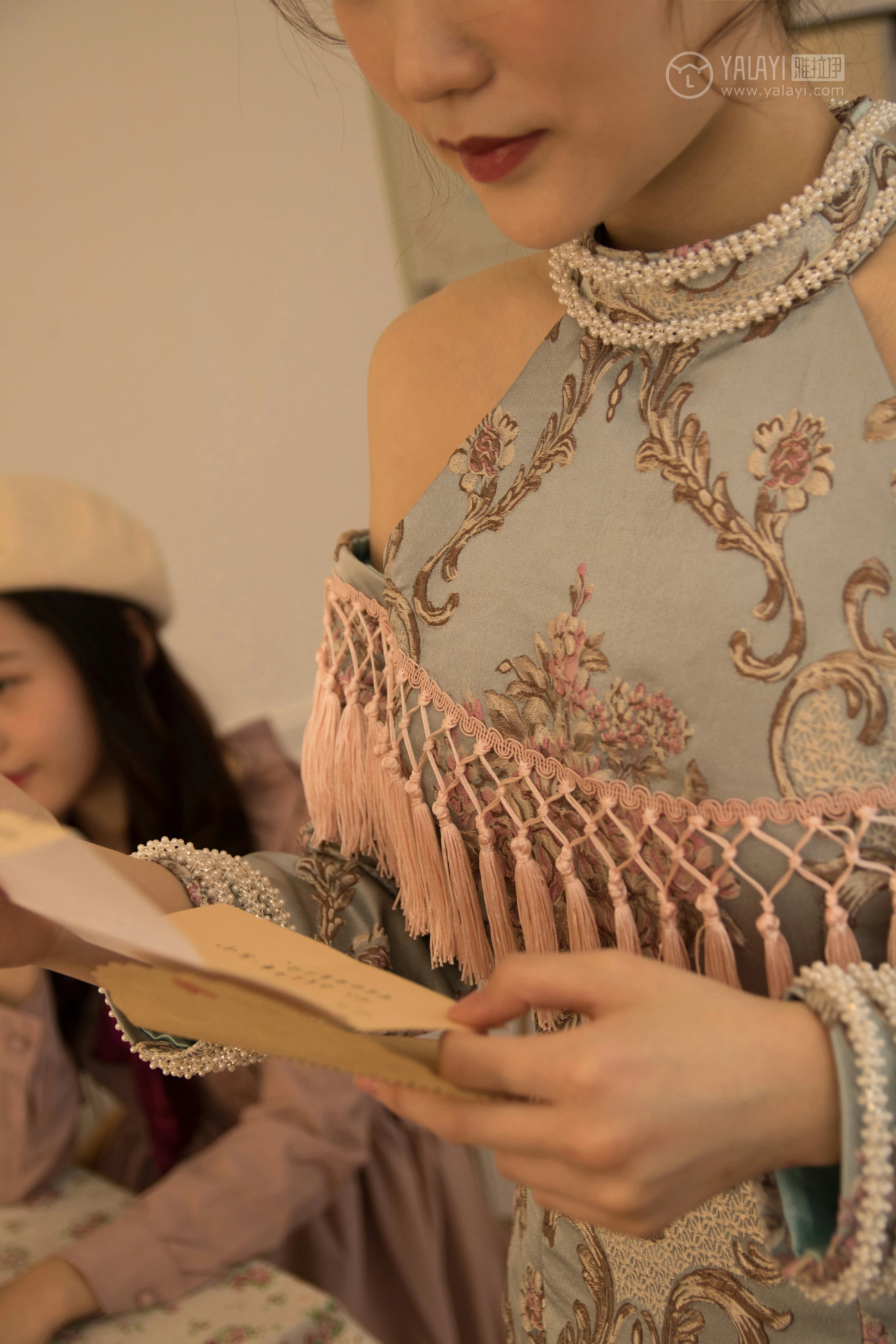 [YALAYI雅拉伊]NO.155 等2 奥莉 吊脖连衣裙 优雅端庄私房写真集第3张