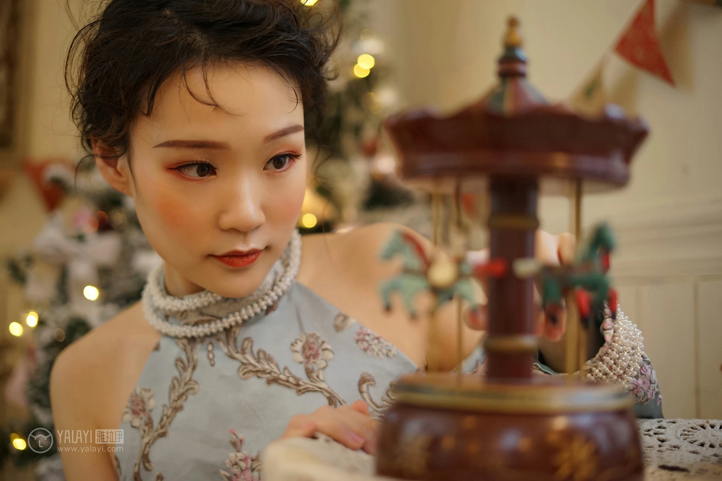 [YALAYI雅拉伊]NO.155 等2 奥莉 吊脖连衣裙 优雅端庄私房写真集第6张