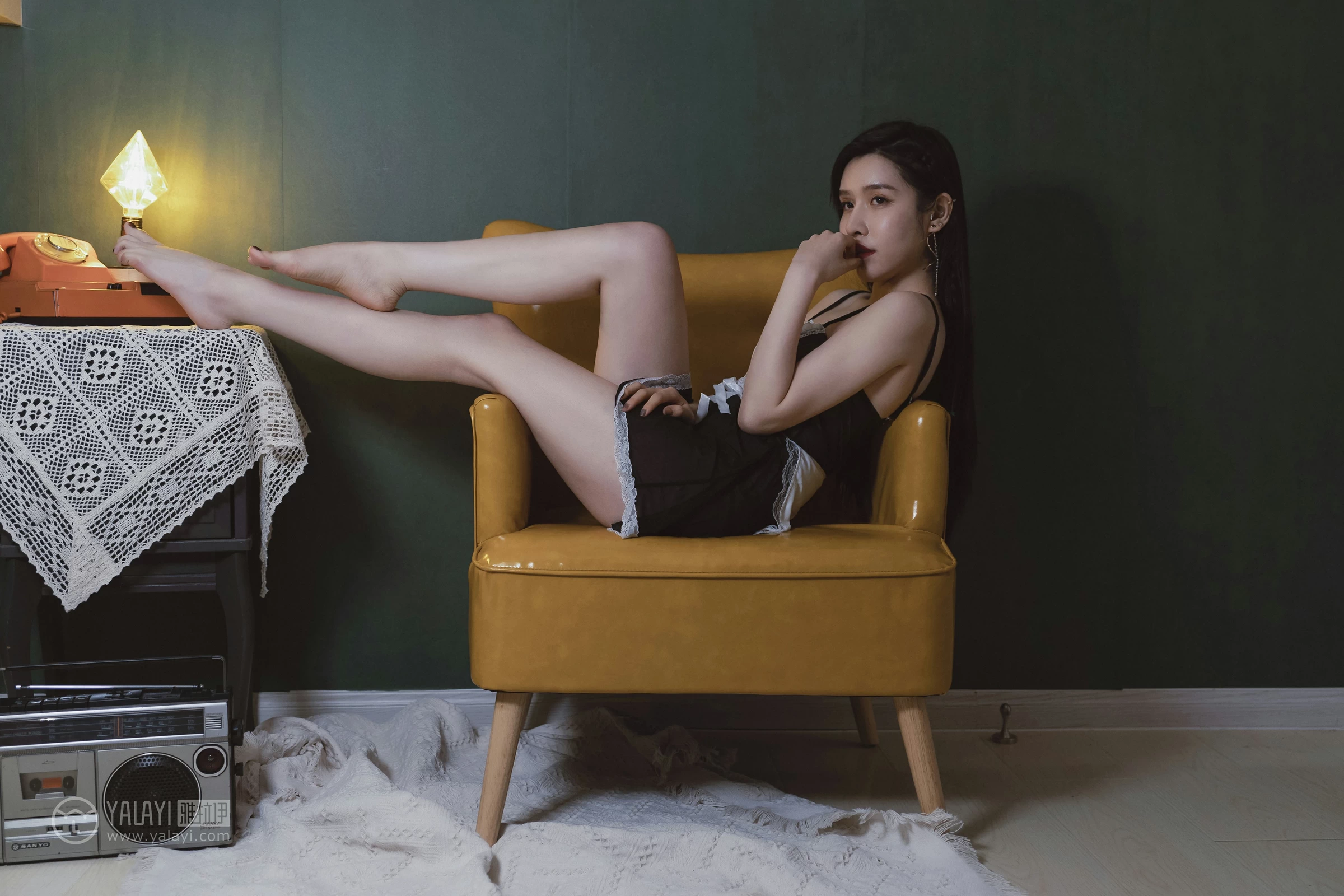 [YALAYI雅拉伊]NO.143 黑咖啡 颖莹 黑色吊带透视女仆制服裙性感私房写真集第8张