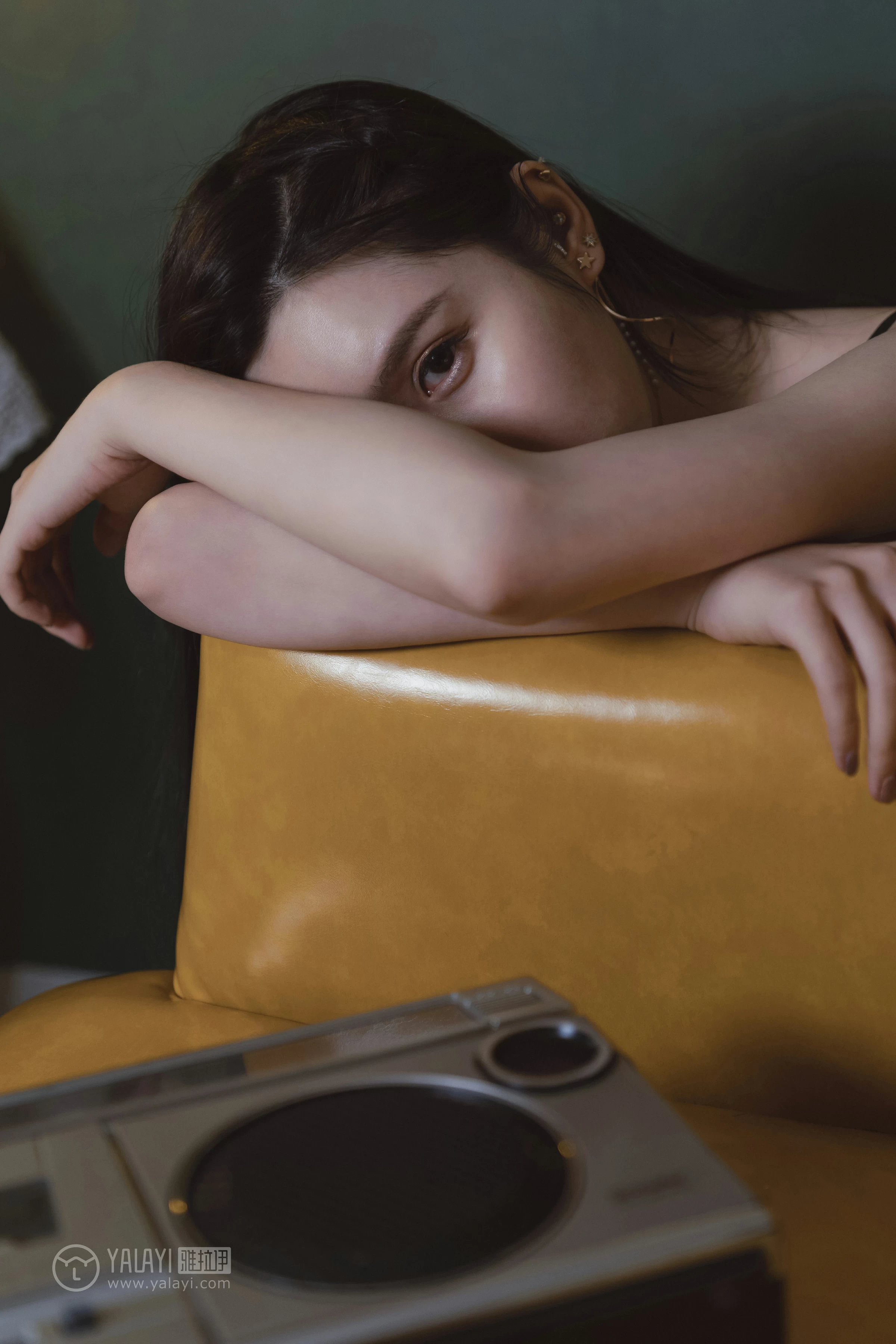[YALAYI雅拉伊]NO.143 黑咖啡 颖莹 黑色吊带透视女仆制服裙性感私房写真集第12张