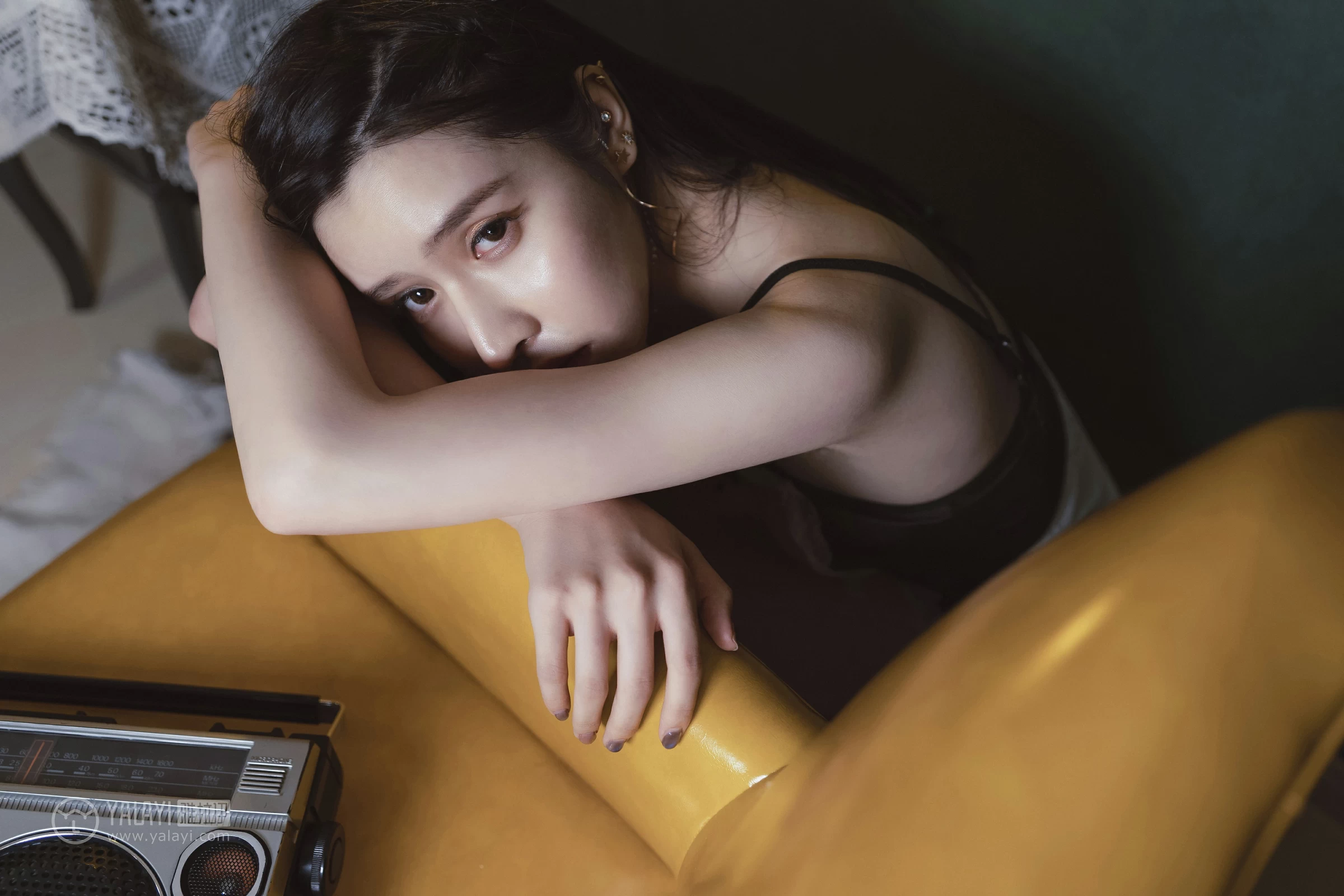 [YALAYI雅拉伊]NO.143 黑咖啡 颖莹 黑色吊带透视女仆制服裙性感私房写真集第13张