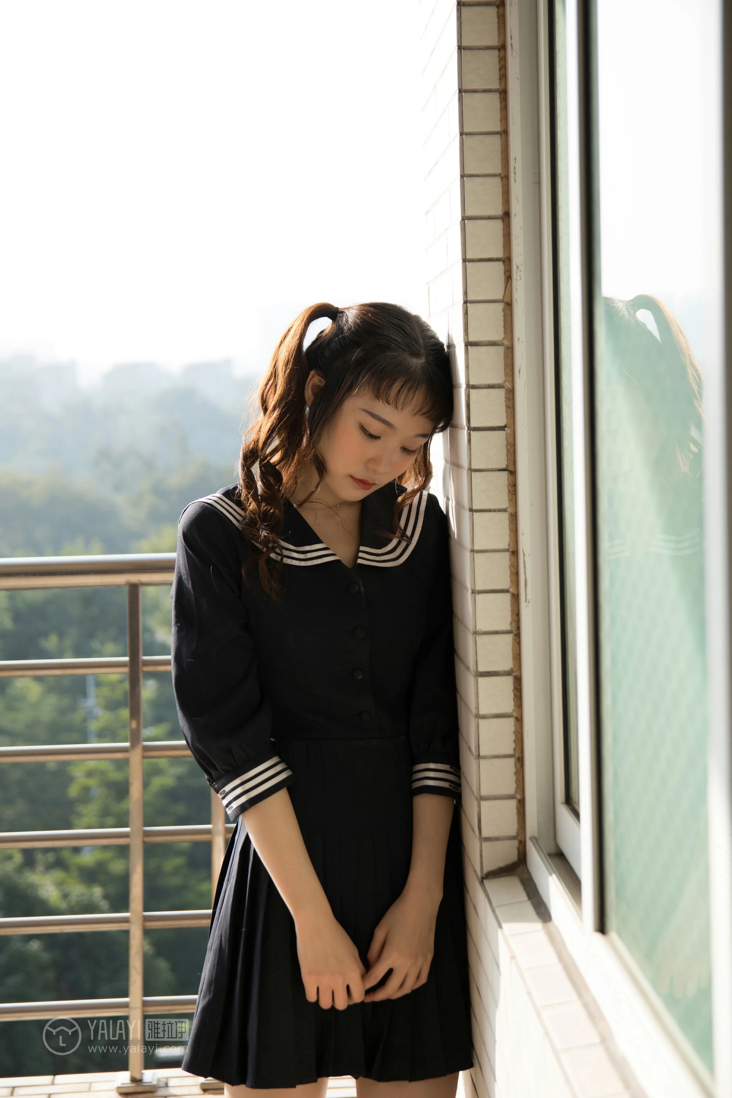[YALAYI雅拉伊]NO.147 等 奥莉 黑色高中女生制服裙清纯可爱私房写真集第4张