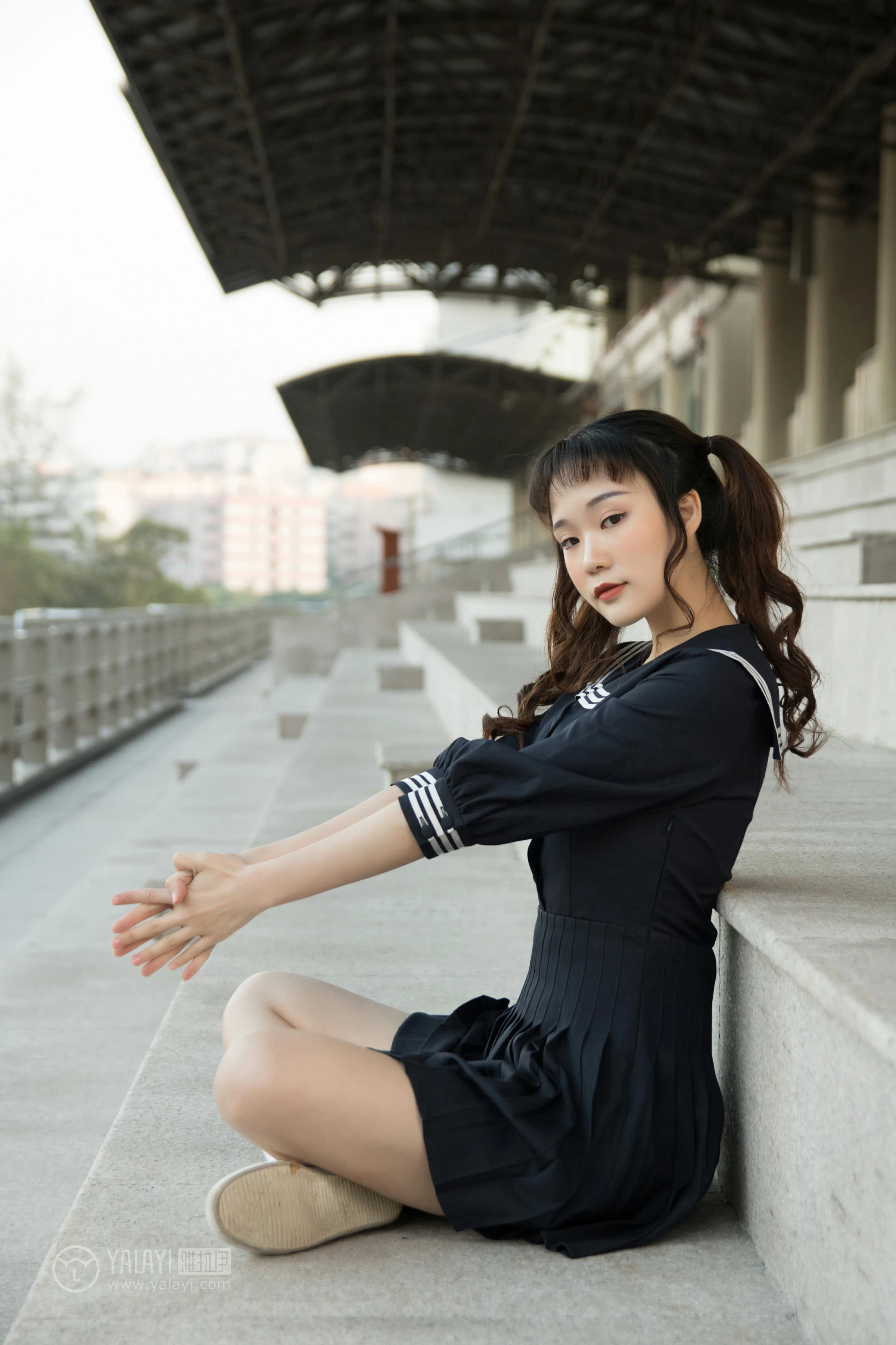 [YALAYI雅拉伊]NO.147 等 奥莉 黑色高中女生制服裙清纯可爱私房写真集第17张
