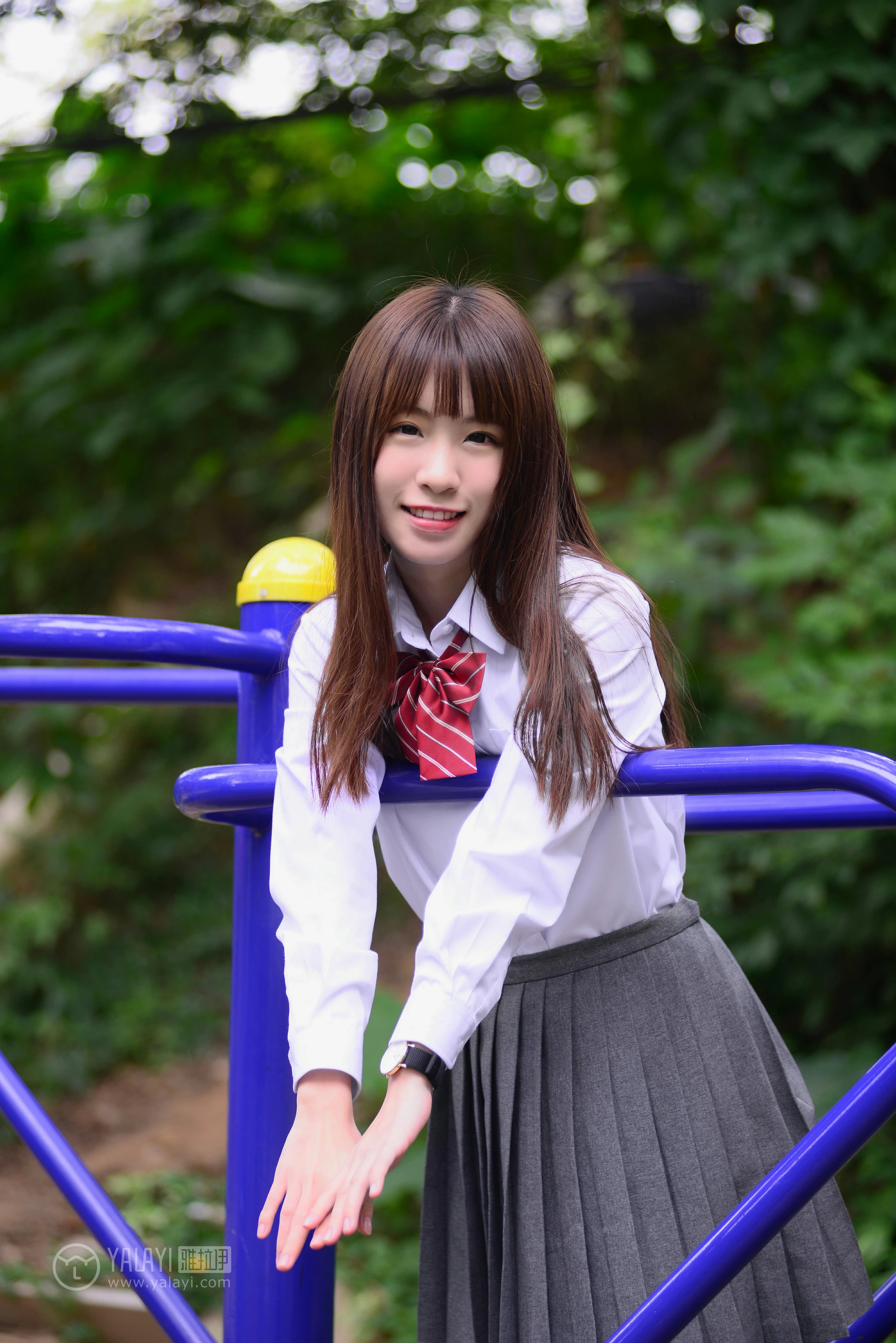 [YALAYI雅拉伊]NO.148 青春的梦 Toki 高中女生制服 白色衬衫加灰色短裙清纯可爱私房写真集第15张