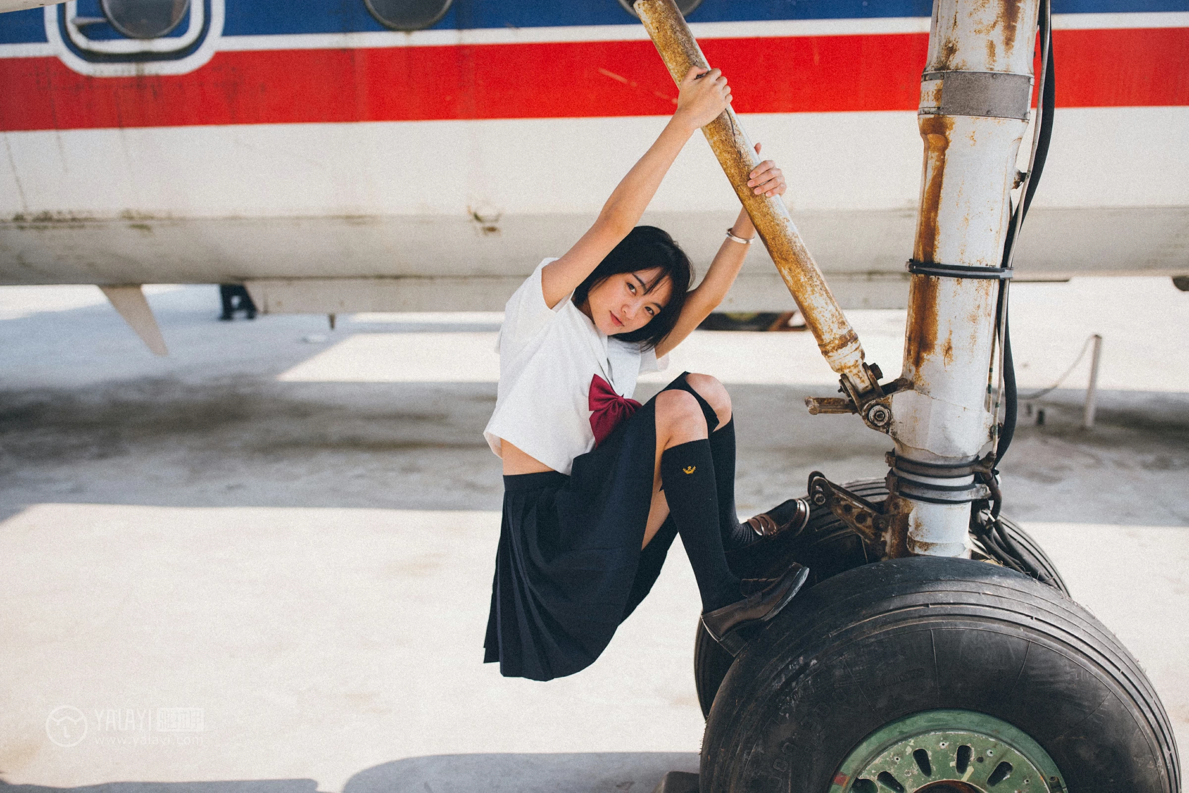 [YALAYI雅拉伊]NO.156 带我走带我飞 米粒米粒 高中女生制服与短裙私房写真集第5张