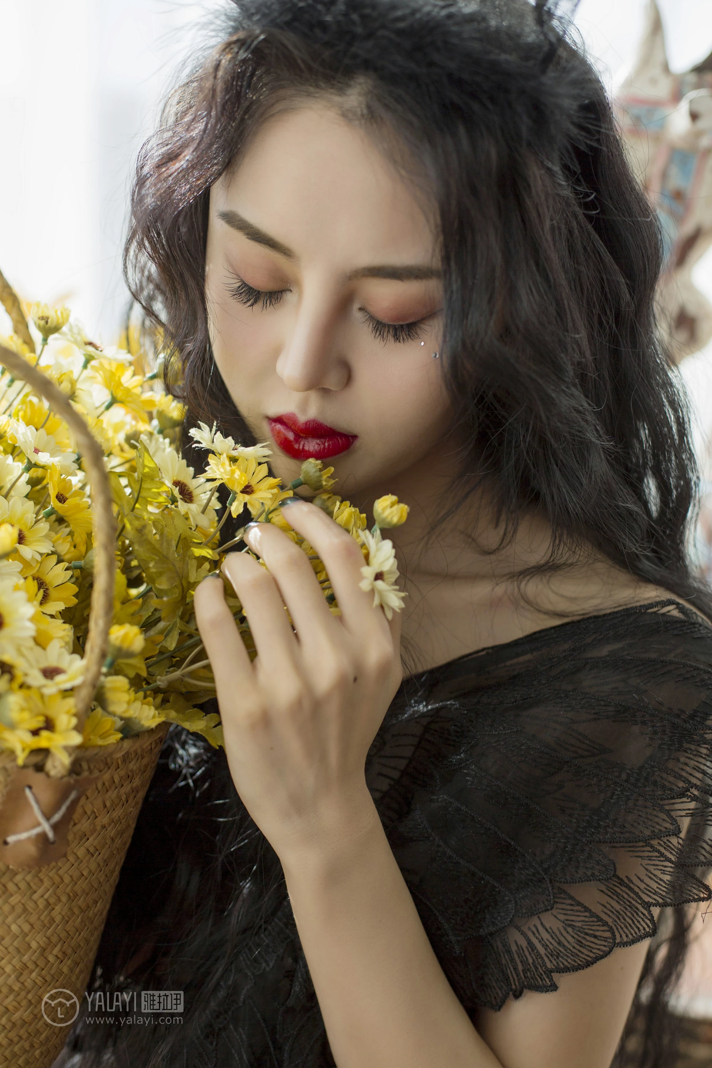 [YALAYI雅拉伊]NO.157 童话 凉儿 黑色透视情趣睡衣裙性感私房写真集第4张