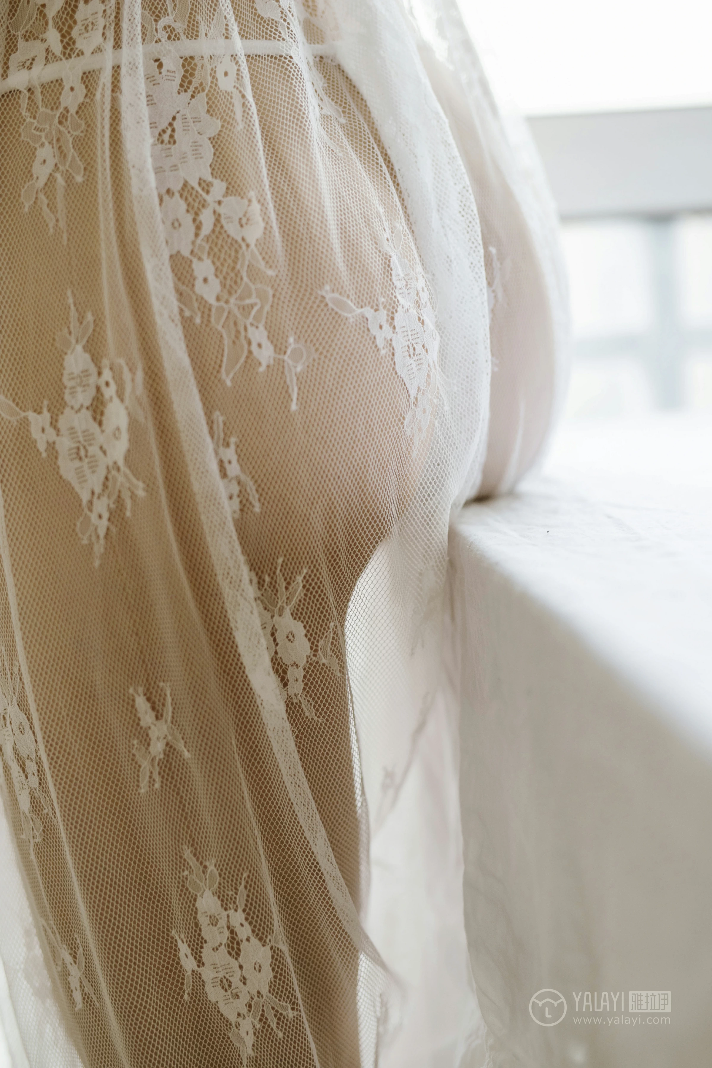 [YALAYI雅拉伊]NO.161 隐隐的柔情 佳佳 白色透视镂空连衣裙性感私房写真集第15张