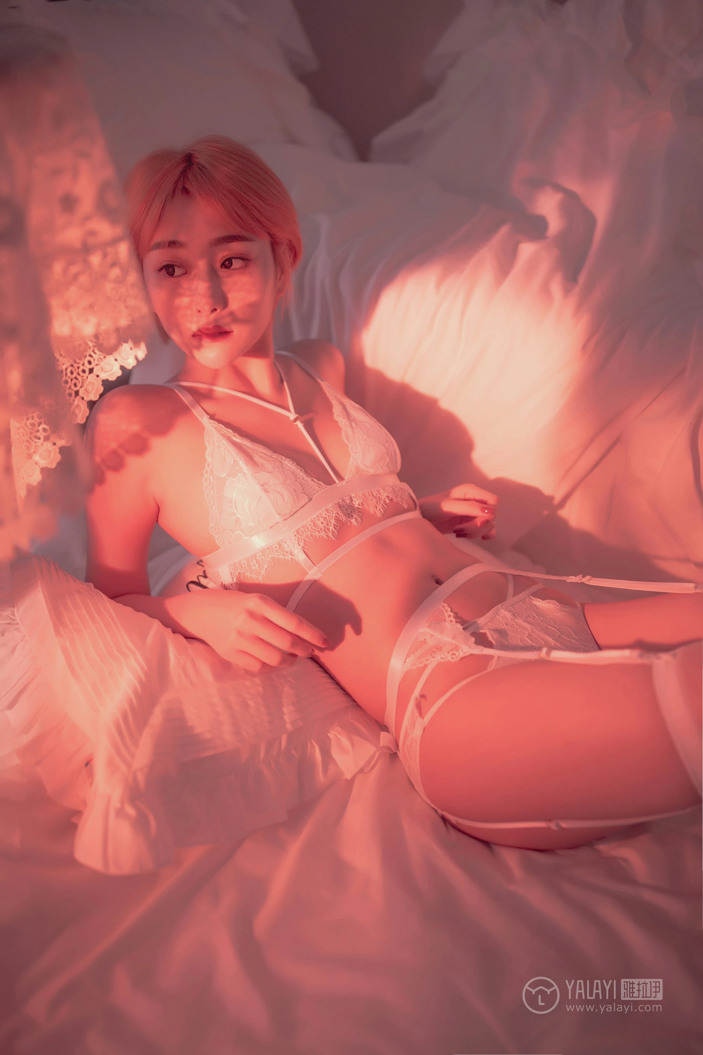 [YALAYI雅拉伊]NO.162 轻奢主义 静静 白色蕾丝情趣内衣加白色丝袜美腿性感私房写真集第11张