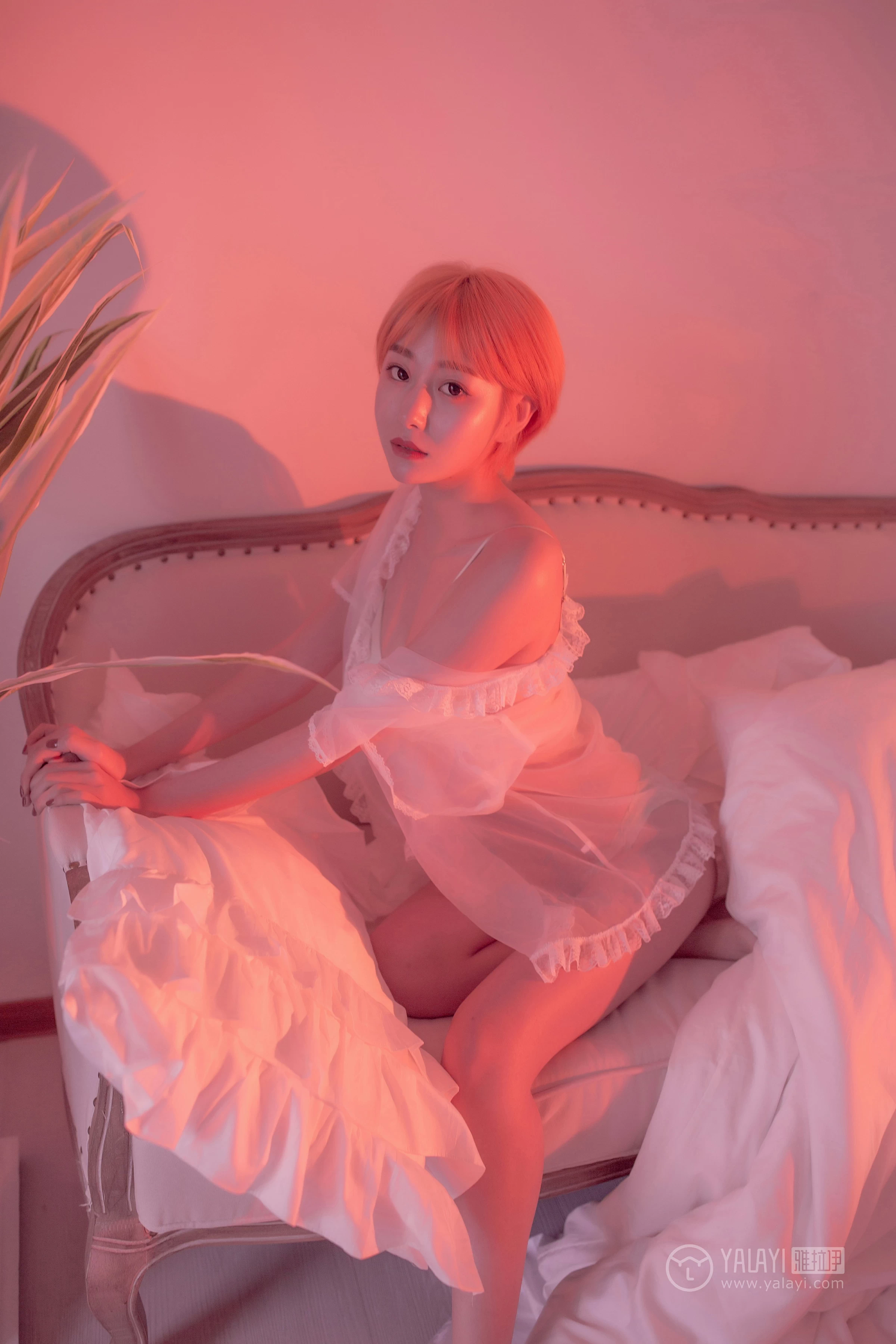 [YALAYI雅拉伊]NO.162 轻奢主义 静静 白色蕾丝情趣内衣加白色丝袜美腿性感私房写真集第19张