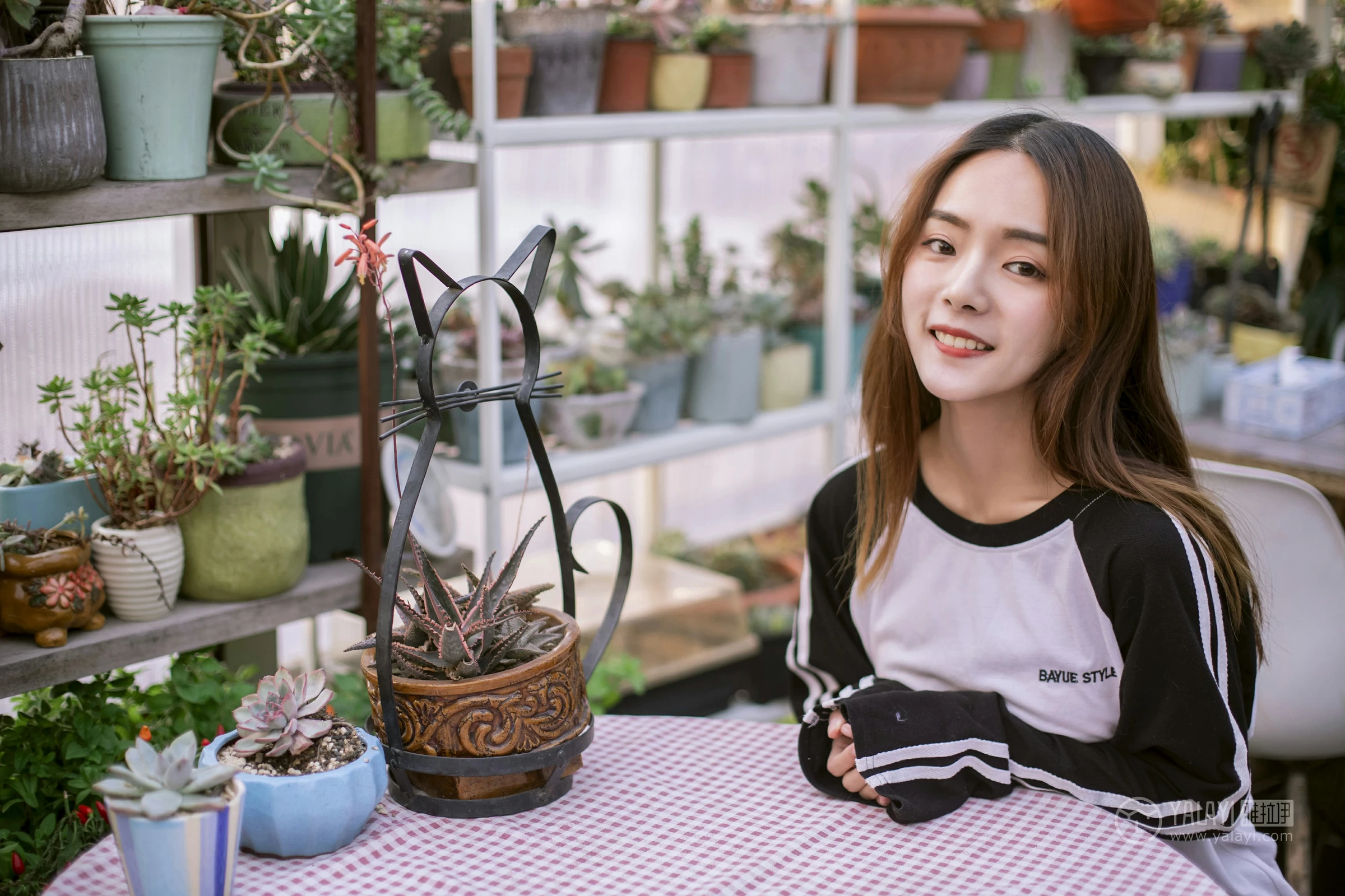 [YALAYI雅拉伊] No.180 我想有个花园 白日梦 黑白卫衣加紧身牛仔裤清纯可爱私房写真集第8张