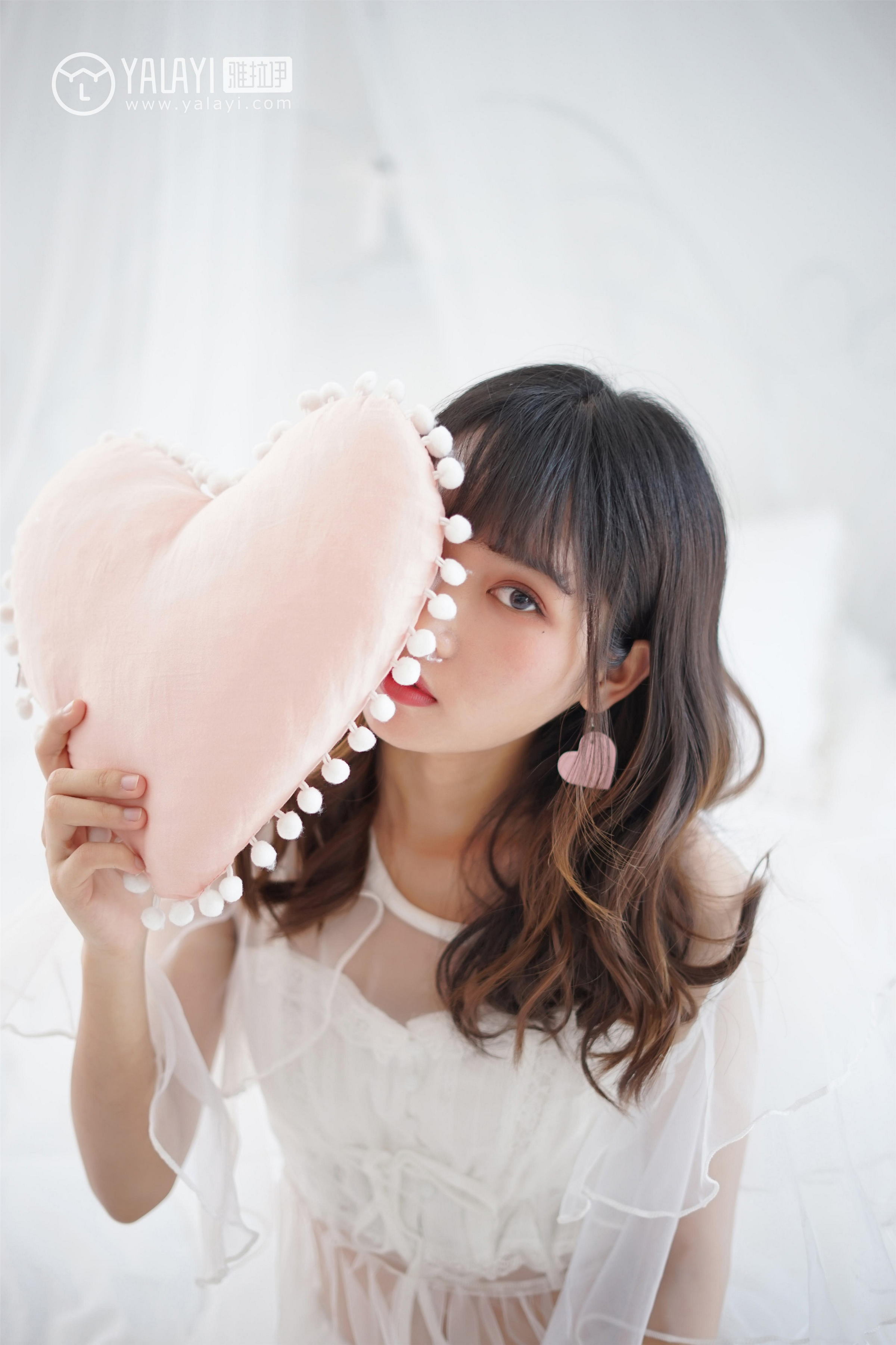 [YALAYI雅拉伊]NO.001 恋上你的床 公主小兔子 透视连衣裙性感私房写真集第7张