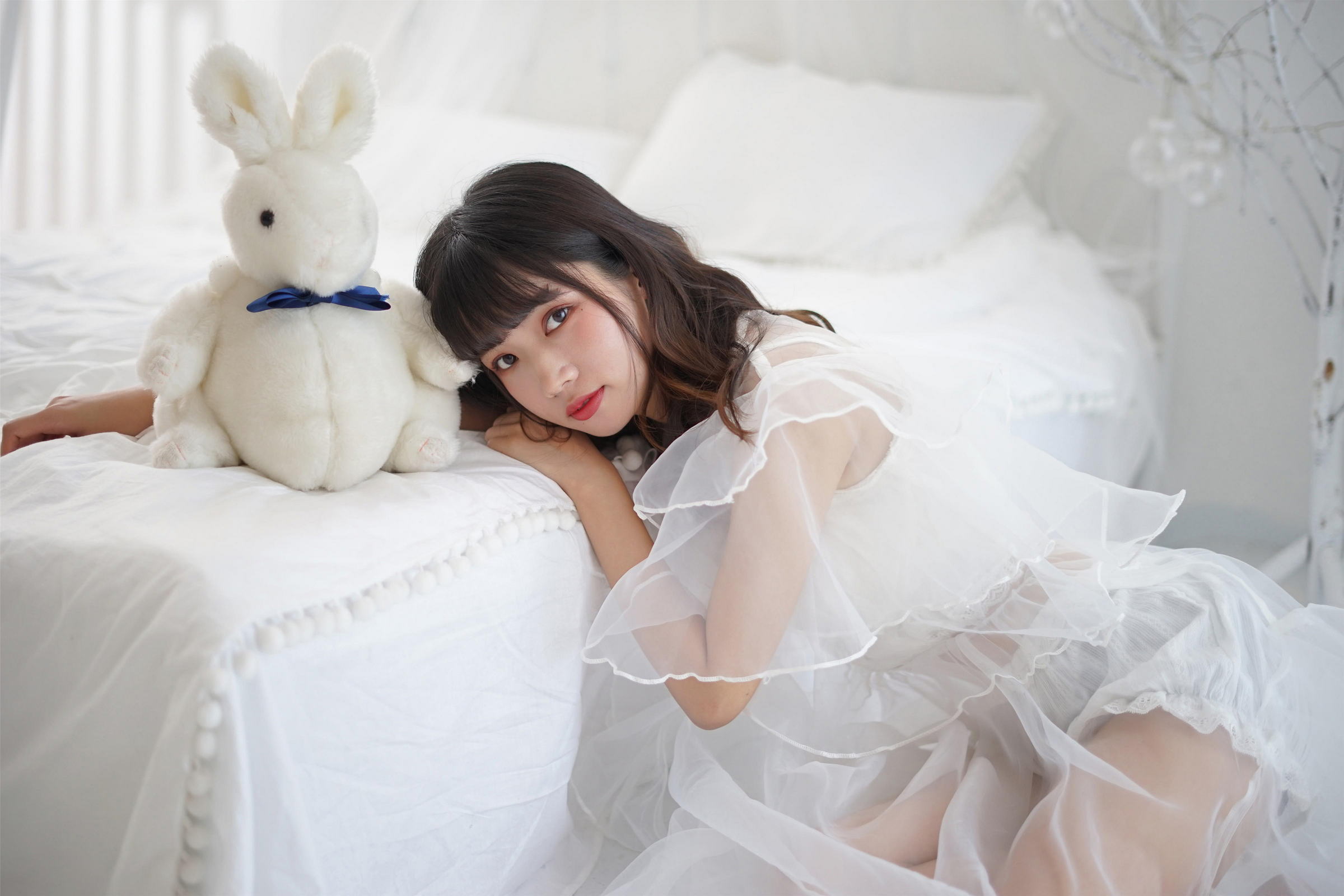 [YALAYI雅拉伊]NO.001 恋上你的床 公主小兔子 透视连衣裙性感私房写真集第10张