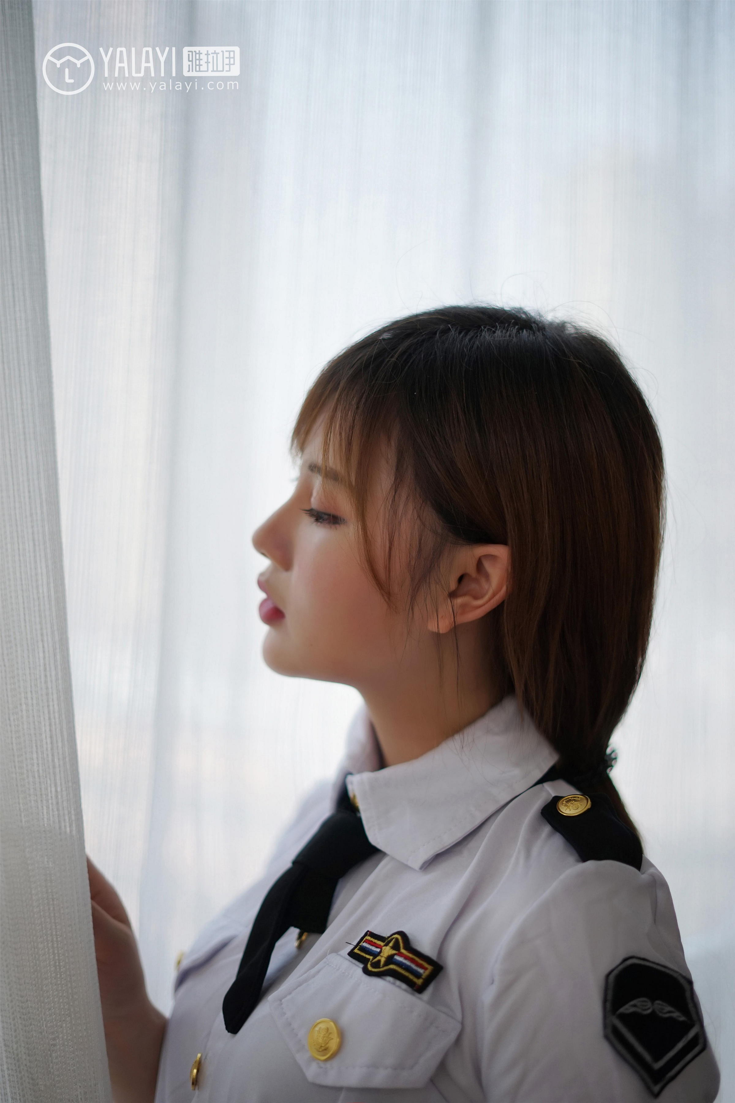 [YALAYI雅拉伊]NO.002 妮妮的黑丝诱惑 艾妮妮 性感女警官制服与短裙加黑色丝袜美腿私房写真集第5张