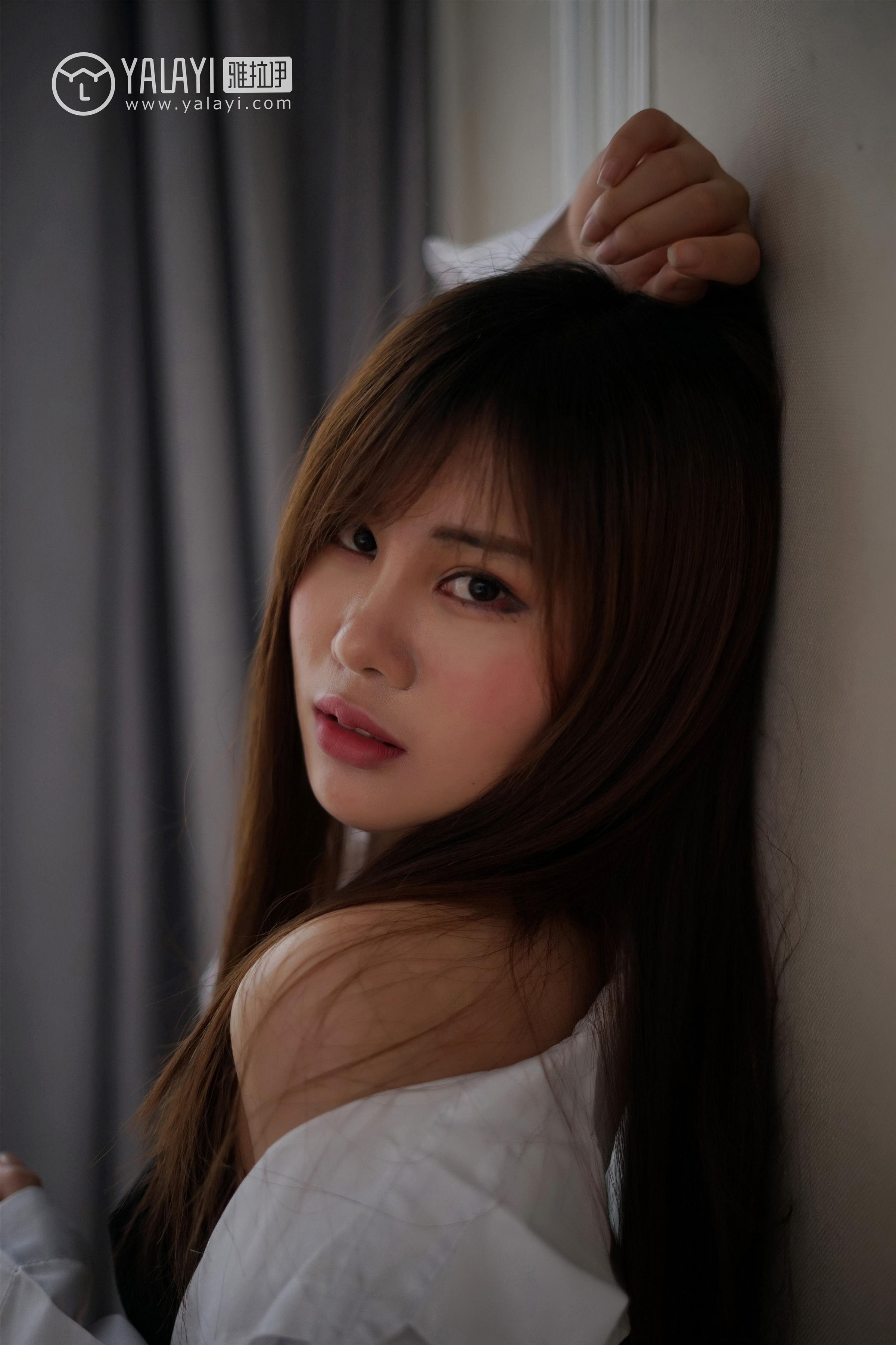 [YALAYI雅拉伊]NO.002 妮妮的黑丝诱惑 艾妮妮 性感女警官制服与短裙加黑色丝袜美腿私房写真集第8张