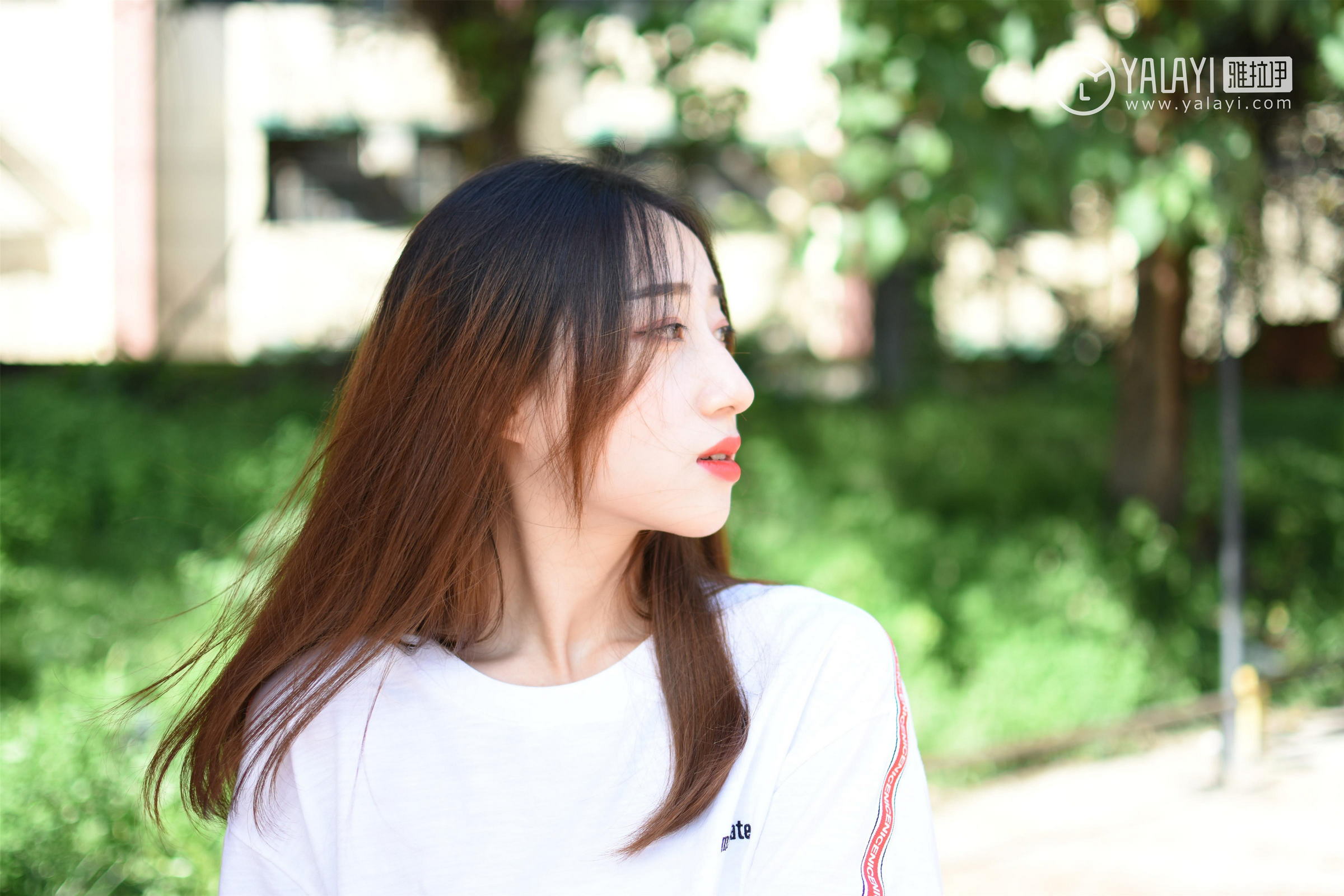 [YALAYI雅拉伊]NO.013 阳光下的裸腿单车 木晓雨 白色连身短袖加牛仔热裤性感私房写真集第20张