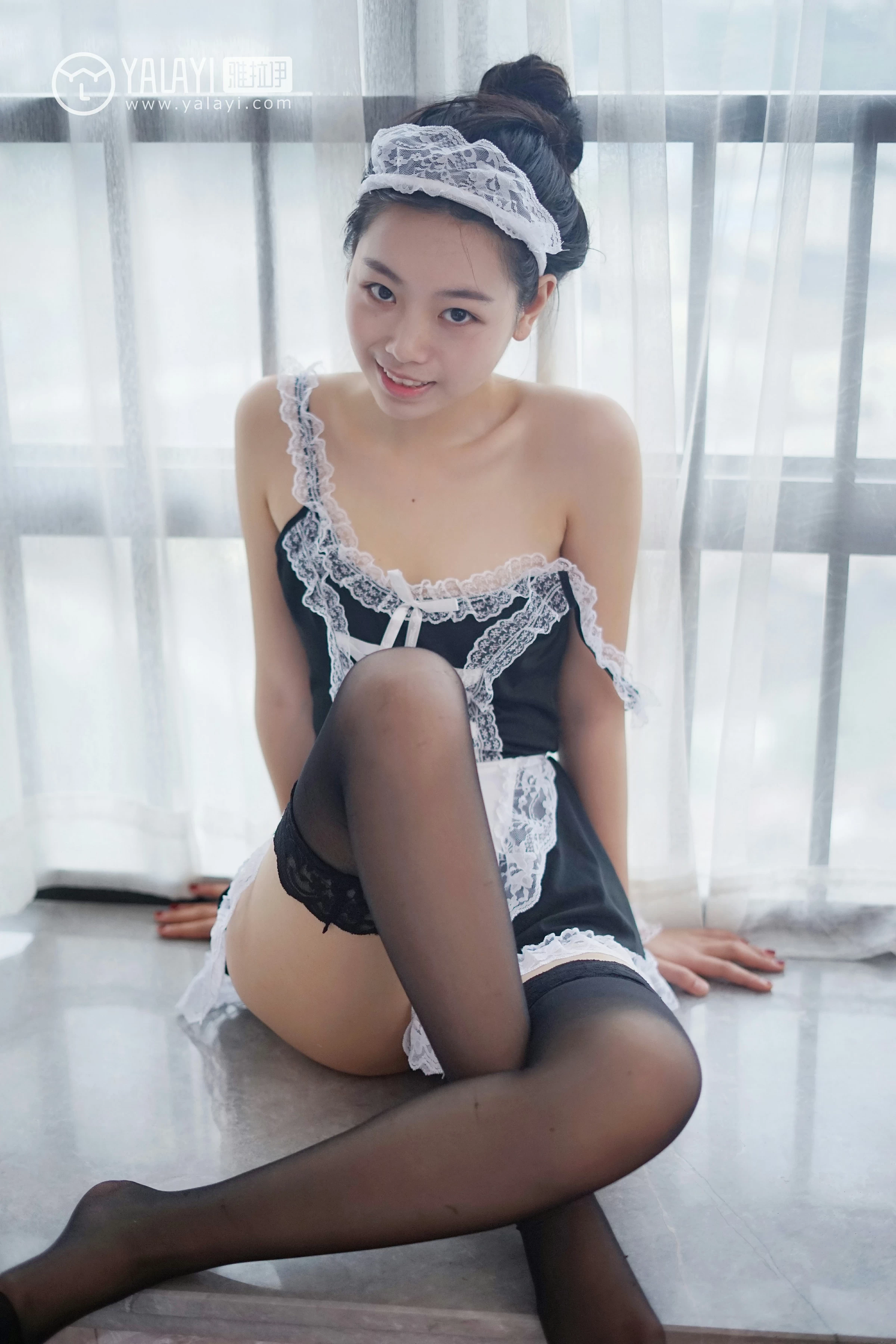 [YALAYI雅拉伊]NO.021 少女女仆 严冰冰 性感制服与黑色透视情趣内衣裙私房写真集第6张