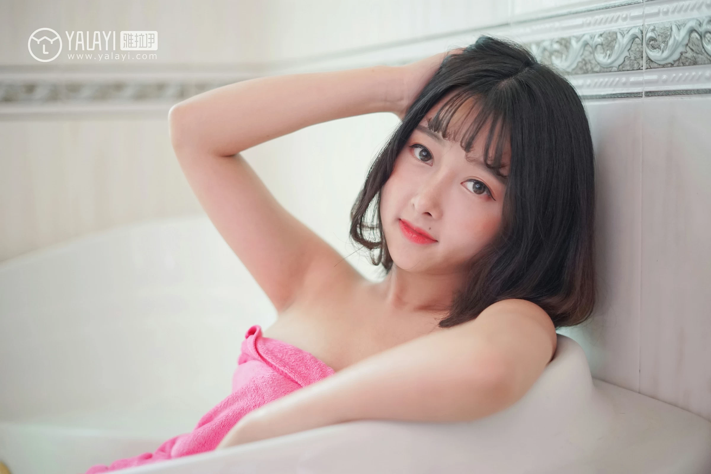 [YALAYI雅拉伊]NO.025 醉在红酒杯里 王小淼 红色蕾丝塑身内衣与红色浴袍性感私房写真集第13张