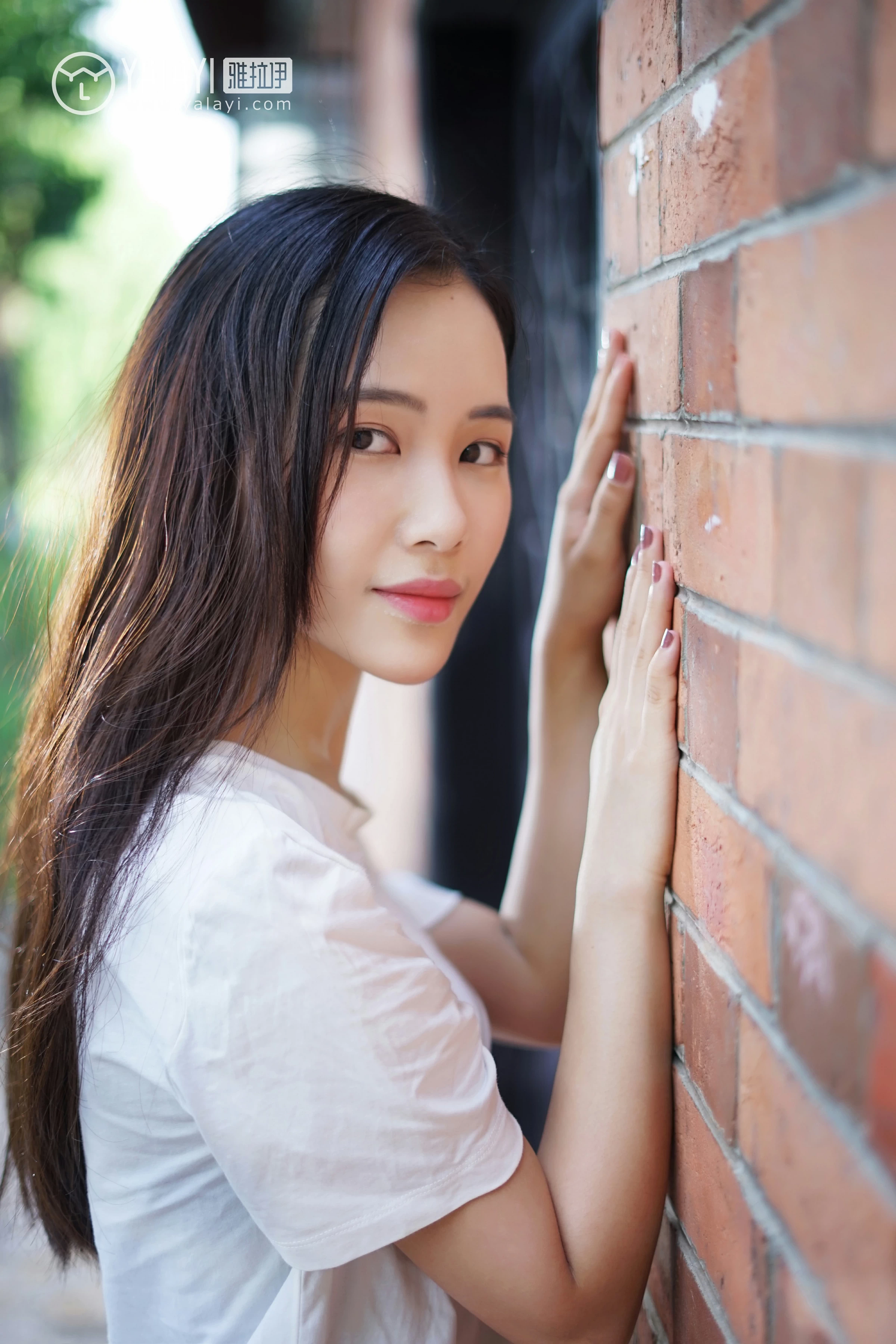 [YALAYI雅拉伊]NO.027 校园邂逅 卡柔 白色短袖加灰色短裙与吊带连衣裙性感私房写真集第5张