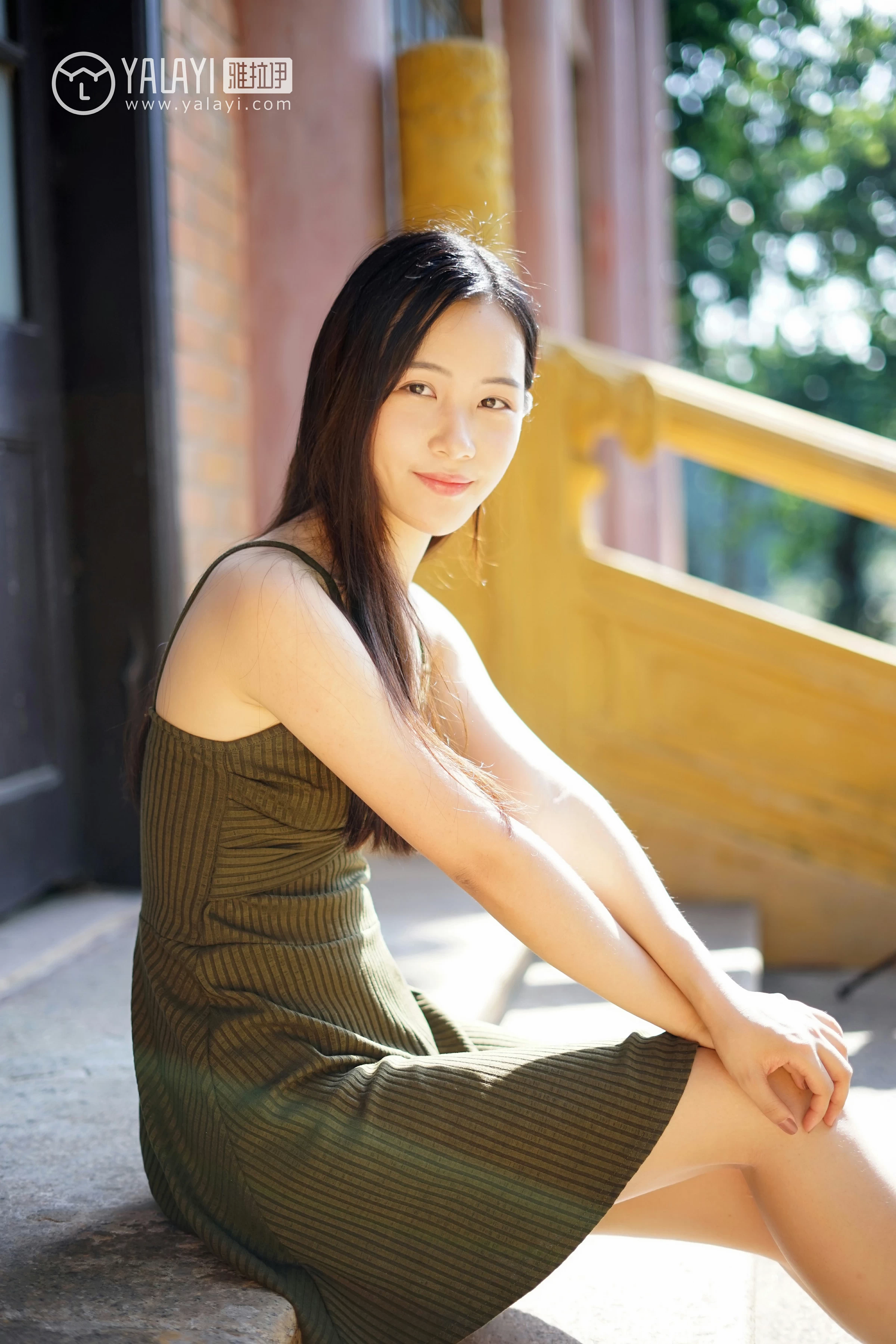 [YALAYI雅拉伊]NO.027 校园邂逅 卡柔 白色短袖加灰色短裙与吊带连衣裙性感私房写真集第8张