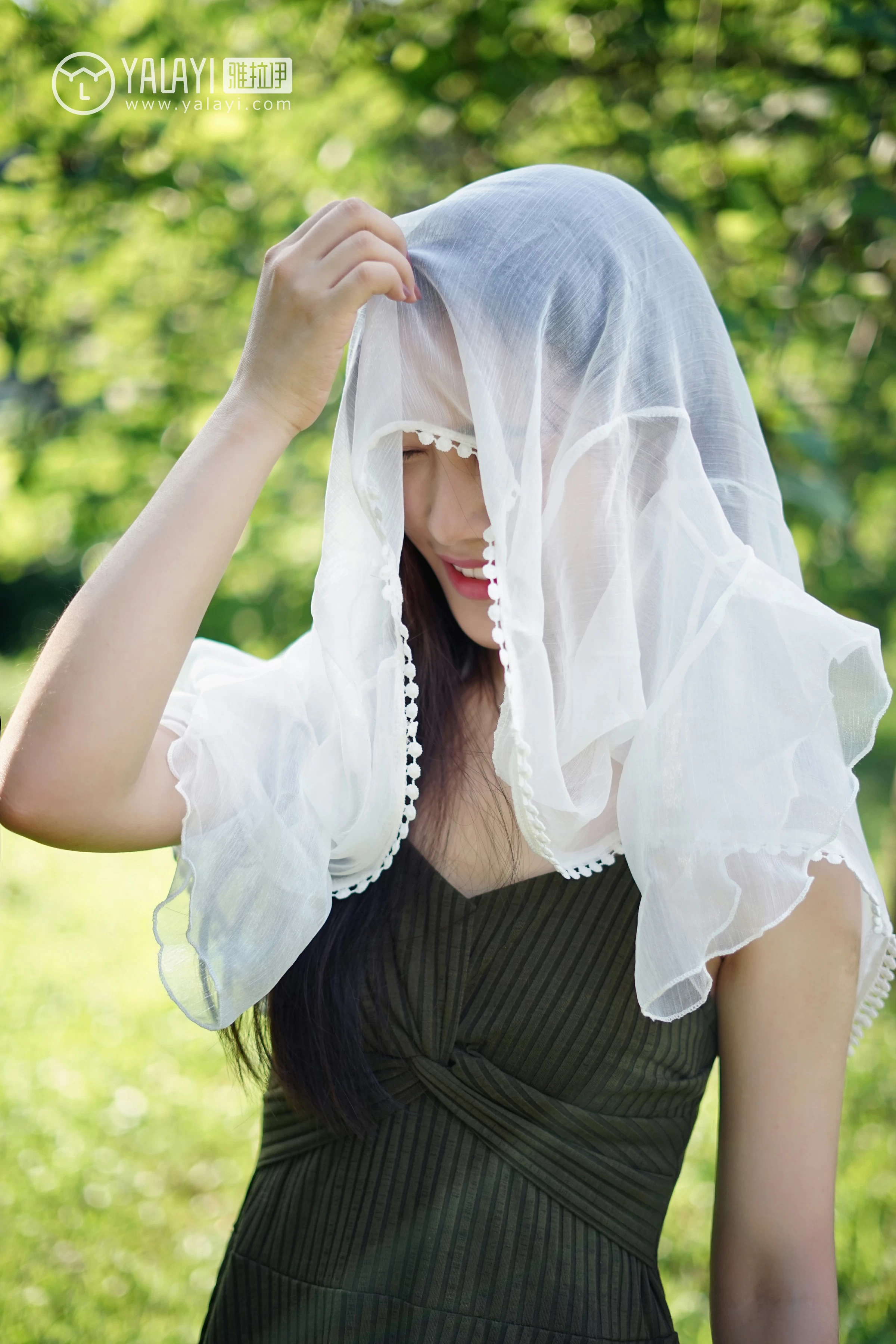 [YALAYI雅拉伊]NO.027 校园邂逅 卡柔 白色短袖加灰色短裙与吊带连衣裙性感私房写真集第12张