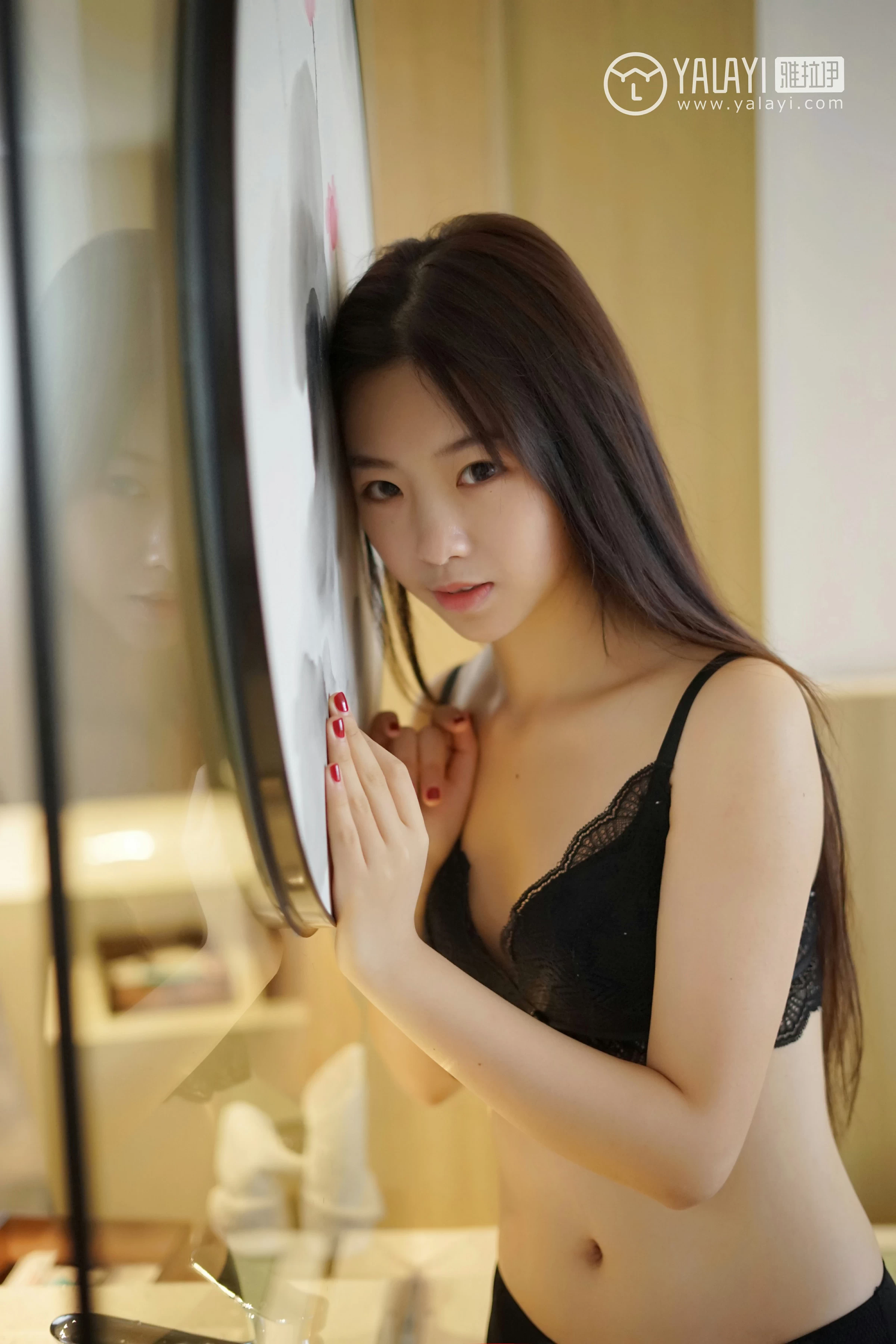 [YALAYI雅拉伊]NO.018 水嫩红颜 严冰冰 黑色透视连衣裙加黑色蕾丝内衣性感私房写真集第6张