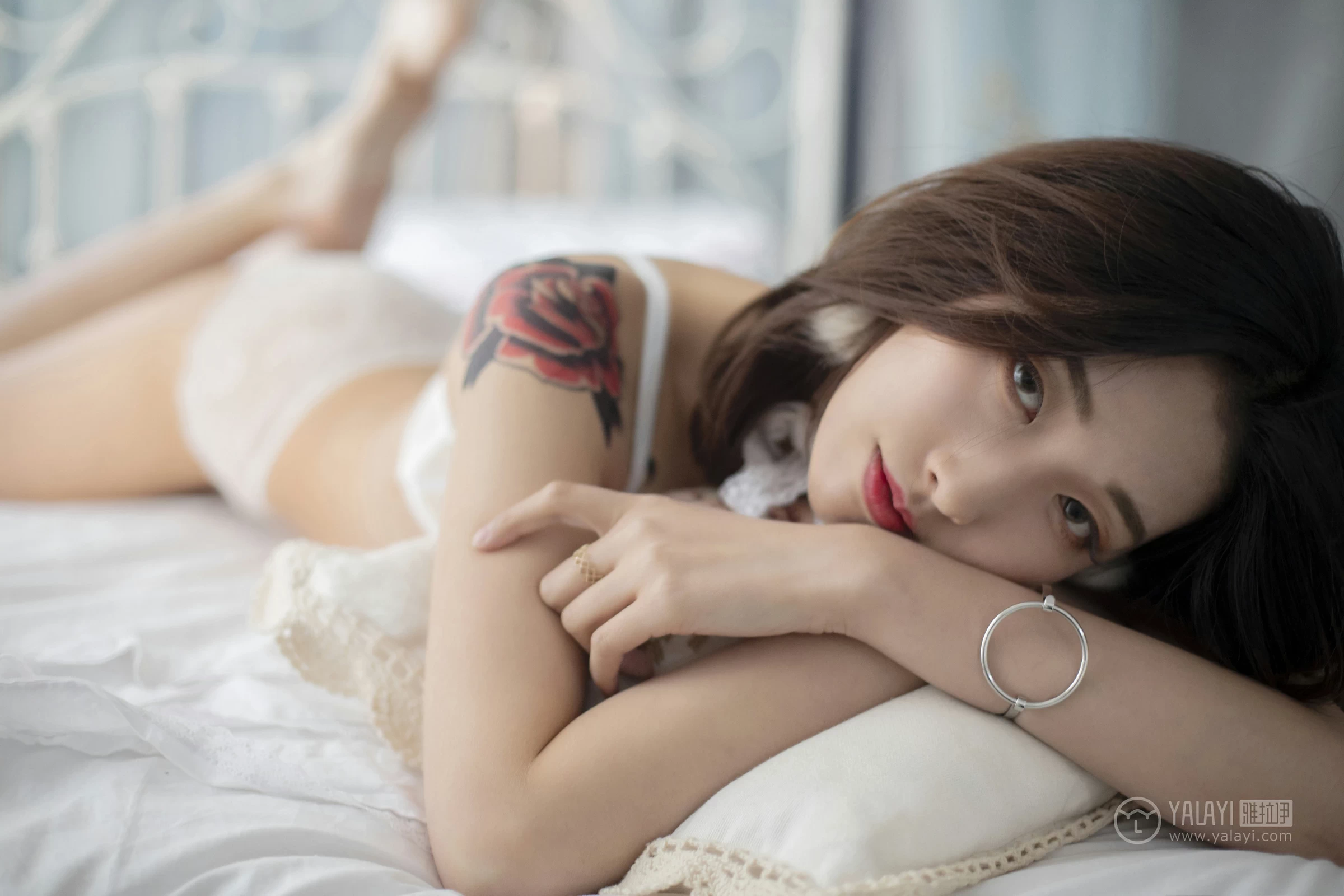 [YALAYI雅拉伊]No.188 蕾丝浅笑 佳佳 白色情趣透视纱裙加白色蕾丝内衣性感私房写真集第15张