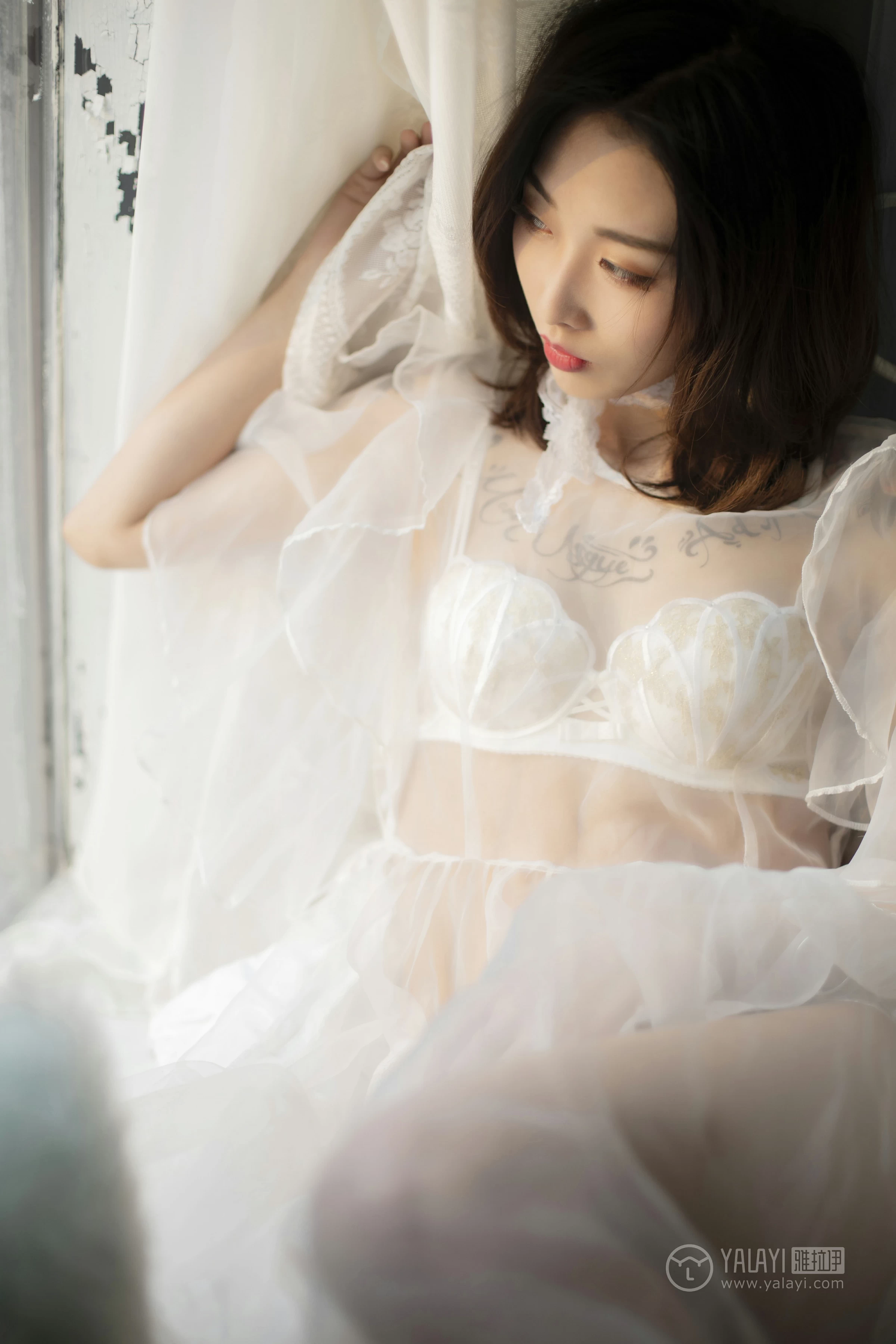 [YALAYI雅拉伊]No.188 蕾丝浅笑 佳佳 白色情趣透视纱裙加白色蕾丝内衣性感私房写真集第6张