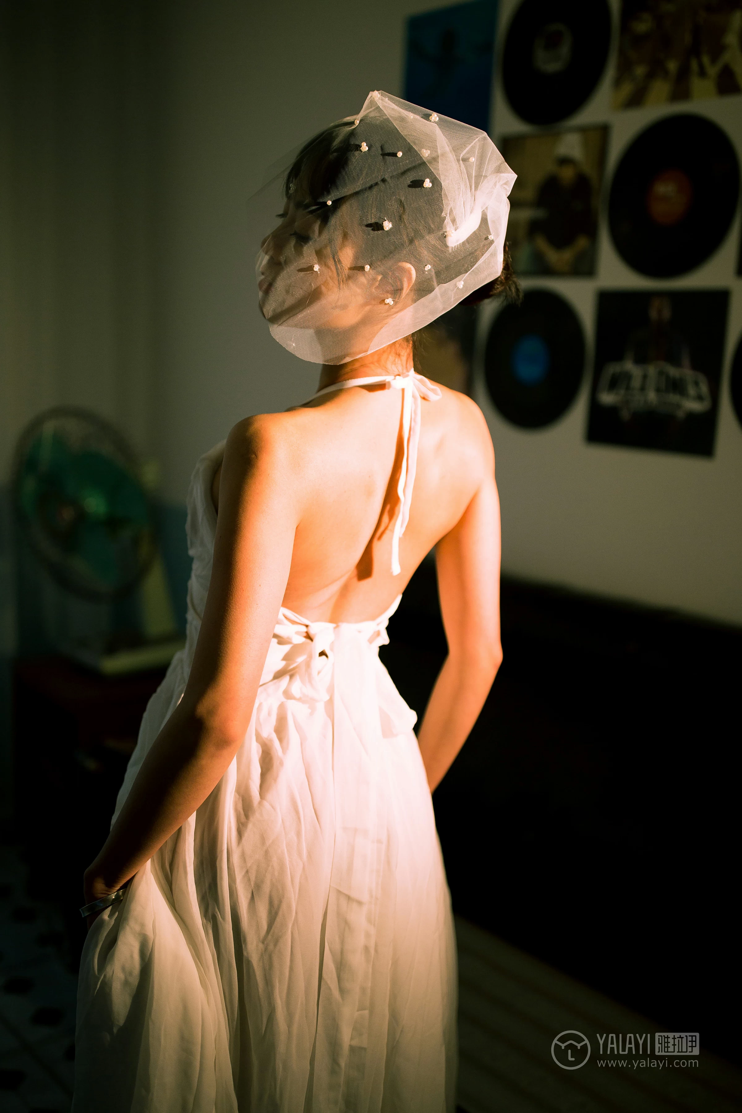 [YALAYI雅拉伊]No.191 轻舞飞扬 米粒米粒 白色吊带裸背婚纱连衣裙性感私房写真集第3张