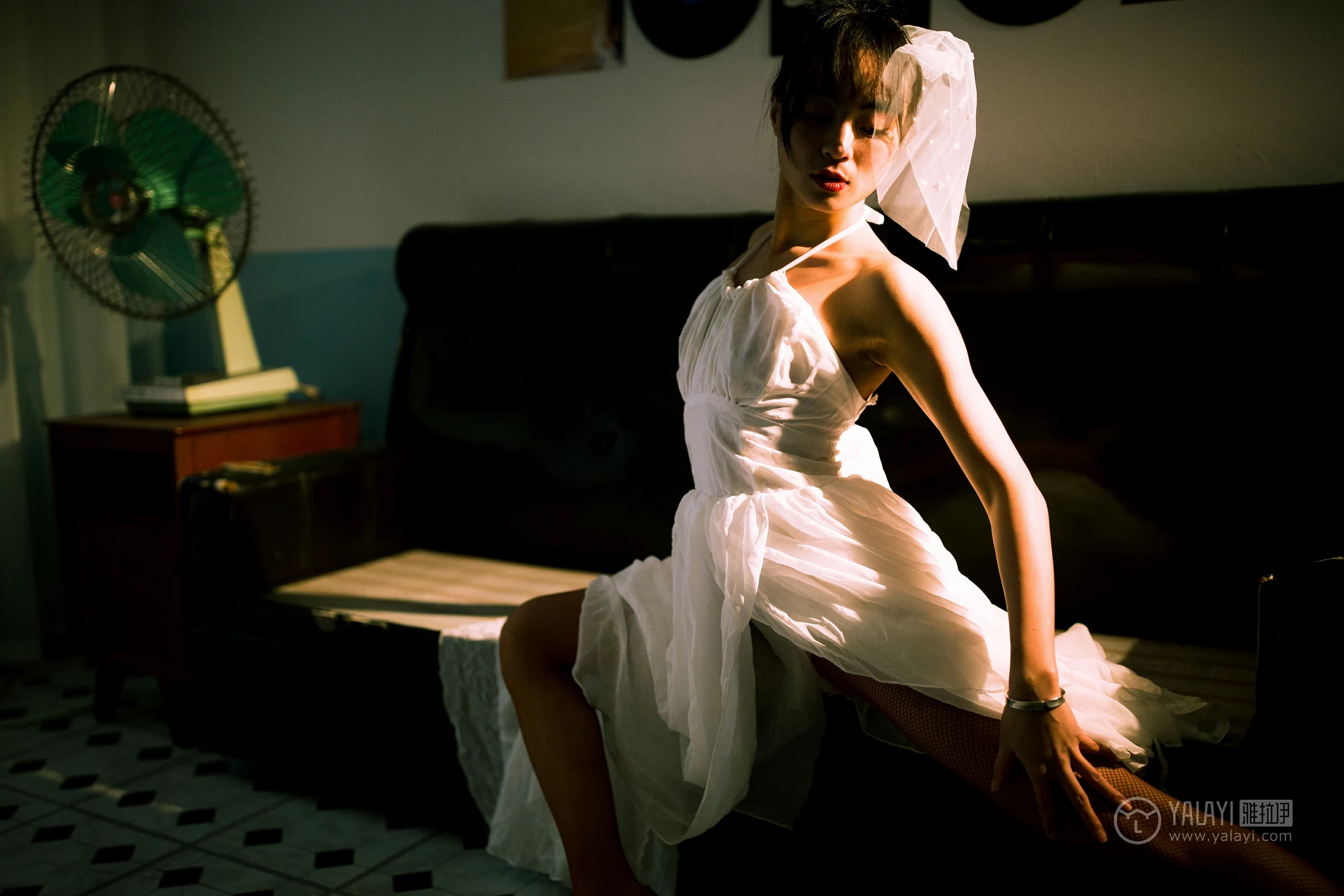 [YALAYI雅拉伊]No.191 轻舞飞扬 米粒米粒 白色吊带裸背婚纱连衣裙性感私房写真集第6张