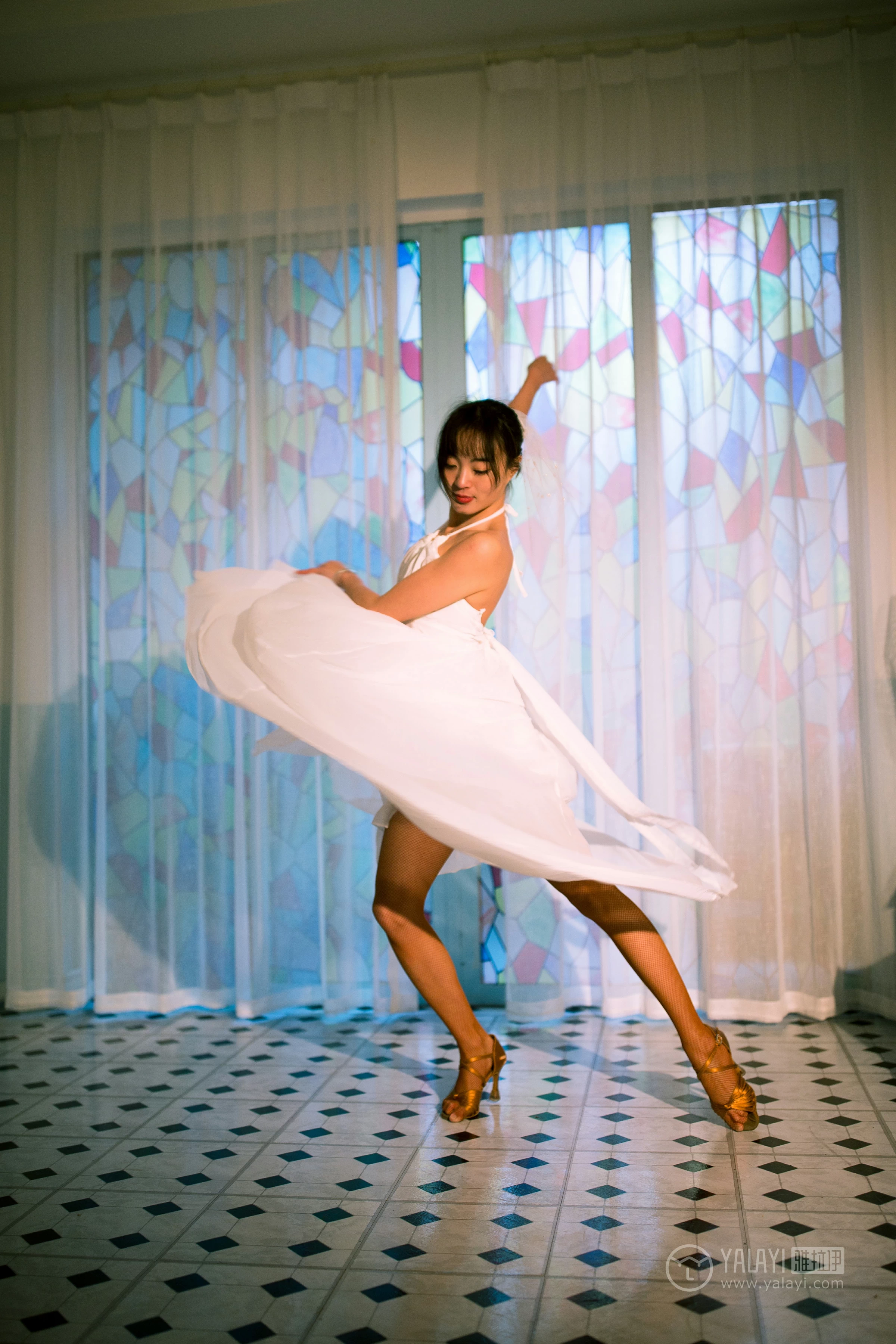 [YALAYI雅拉伊]No.191 轻舞飞扬 米粒米粒 白色吊带裸背婚纱连衣裙性感私房写真集第18张