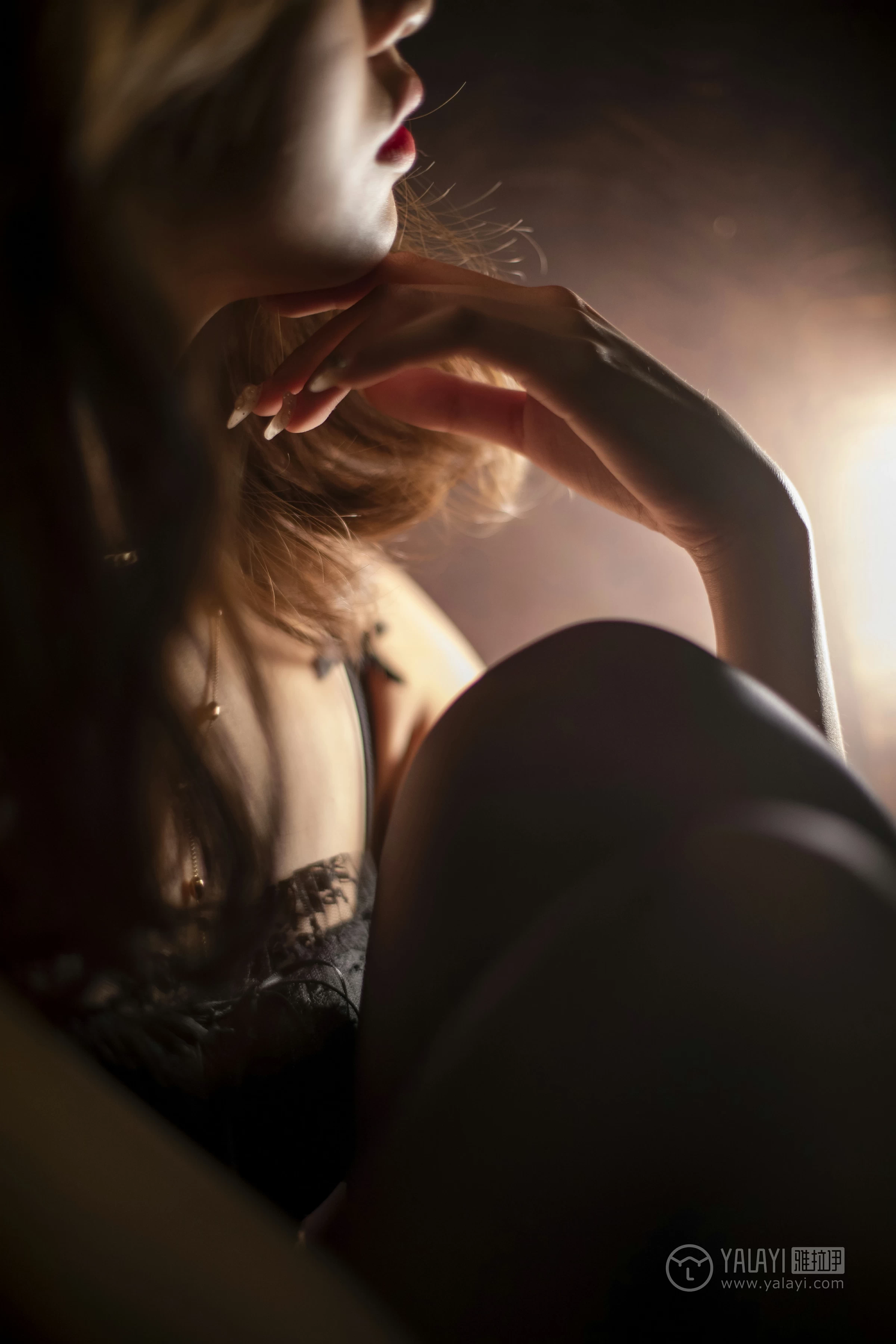 [YALAYI雅拉伊]No.200 密室 钟晴 黑色蕾丝内衣加黑色丝袜美腿性感私房写真集第13张