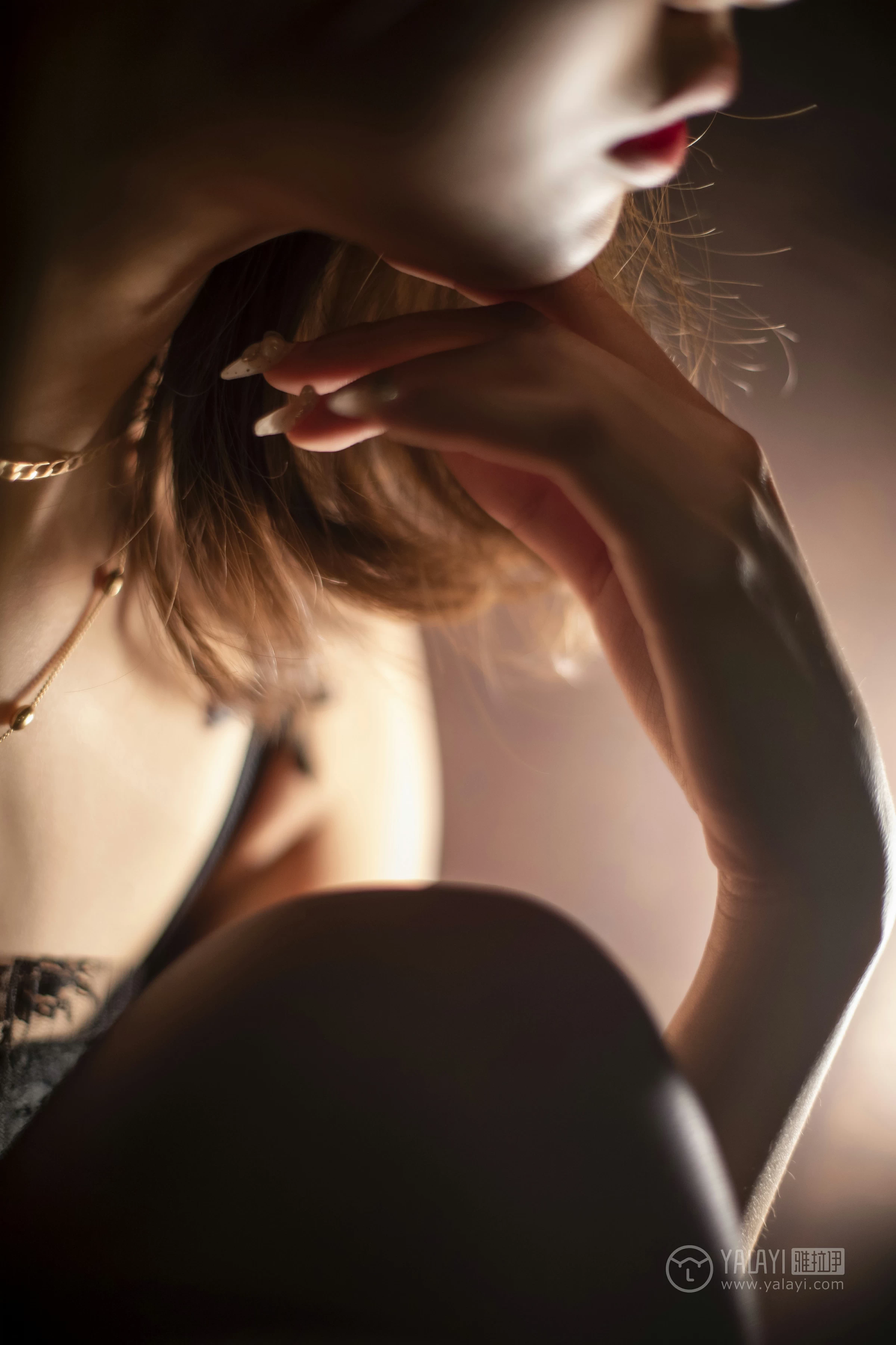 [YALAYI雅拉伊]No.200 密室 钟晴 黑色蕾丝内衣加黑色丝袜美腿性感私房写真集第13张