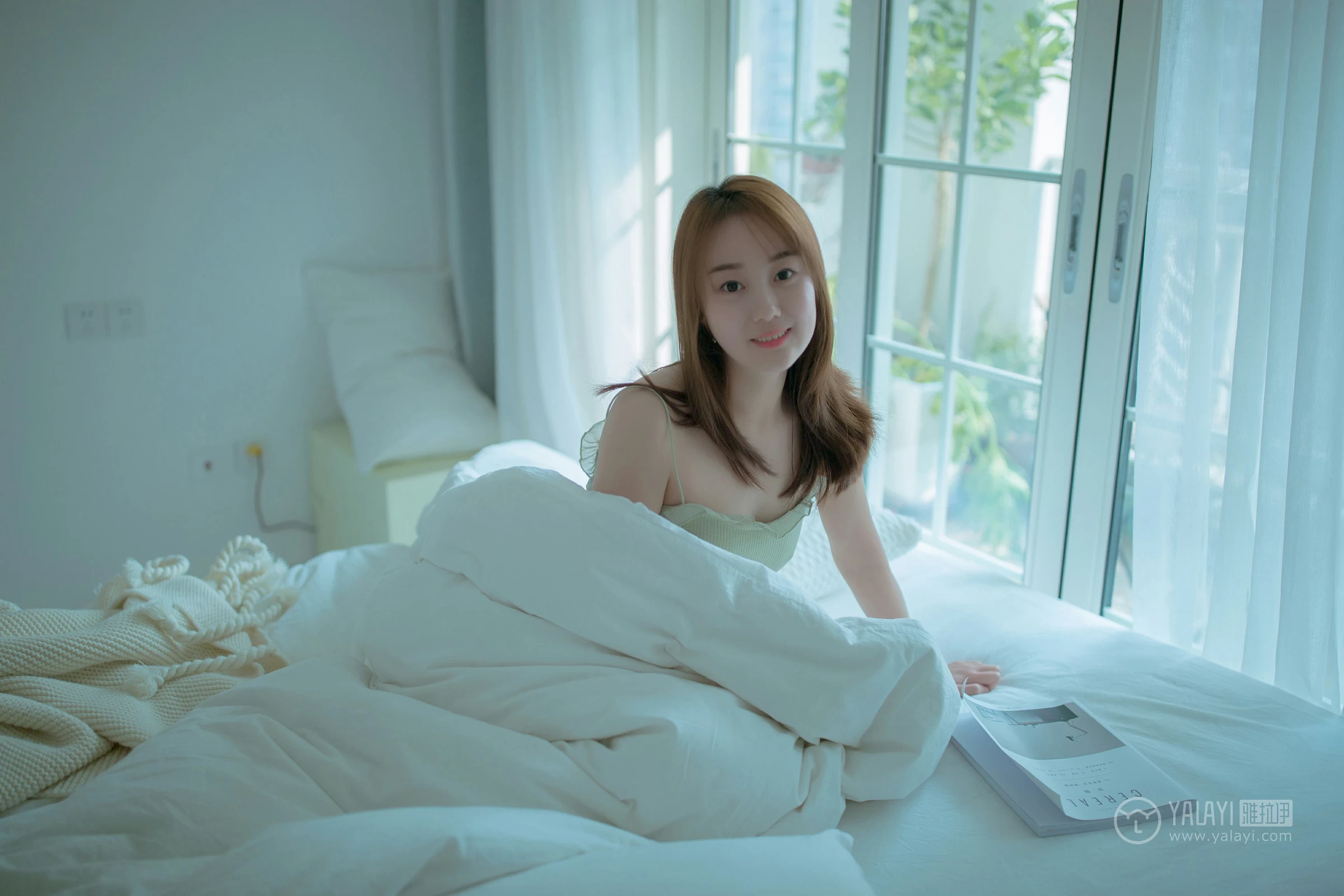 [YALAYI雅拉伊]No.205 薄荷味 水水酱 吊带蕾丝内衣加白色镂空丝袜性感私房写真集第15张