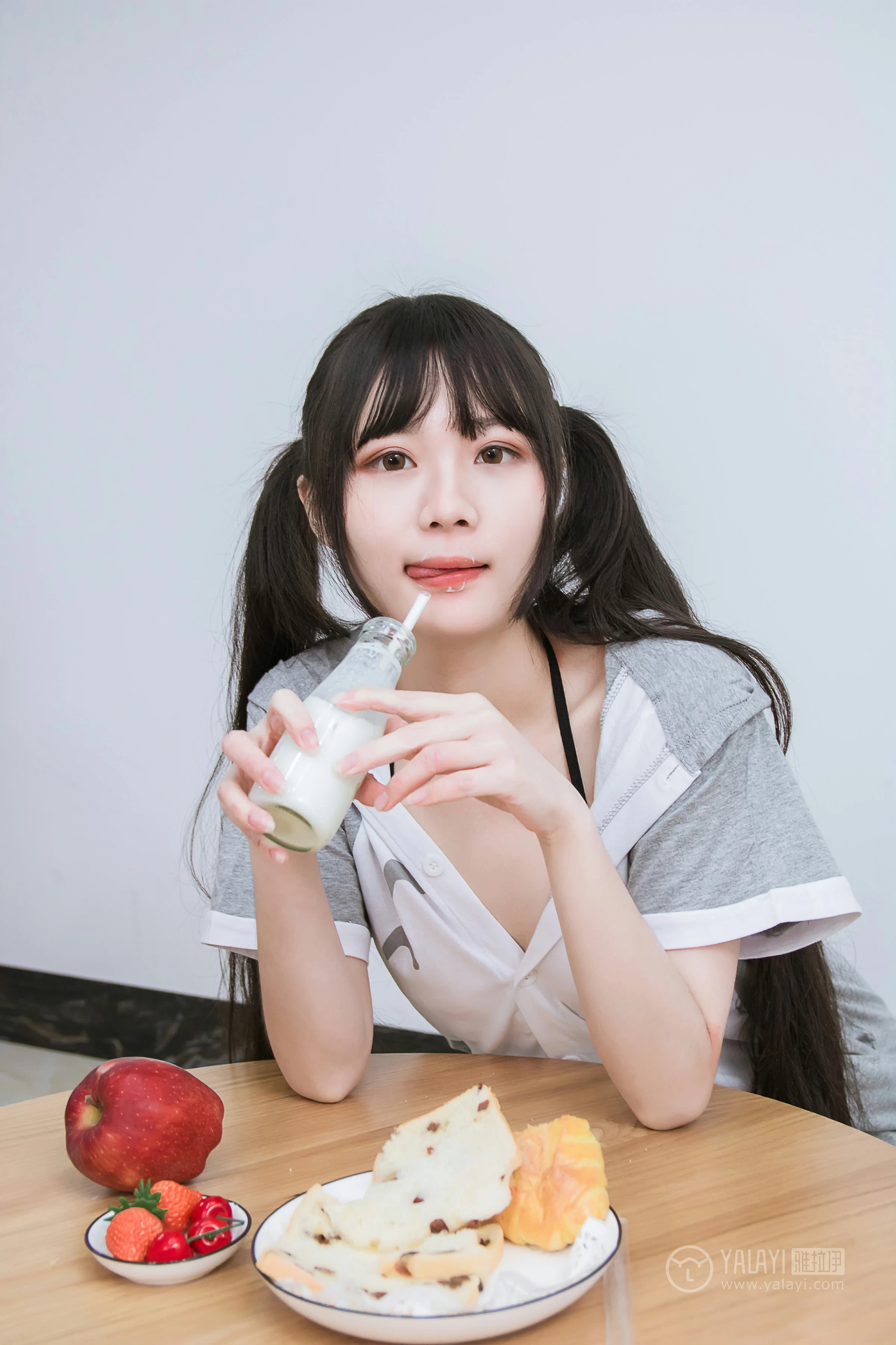 [YALAYI雅拉伊]No.201 龙猫睡衣 小琉 灰色连身睡衣加黑色情趣内衣性感私房写真集第13张