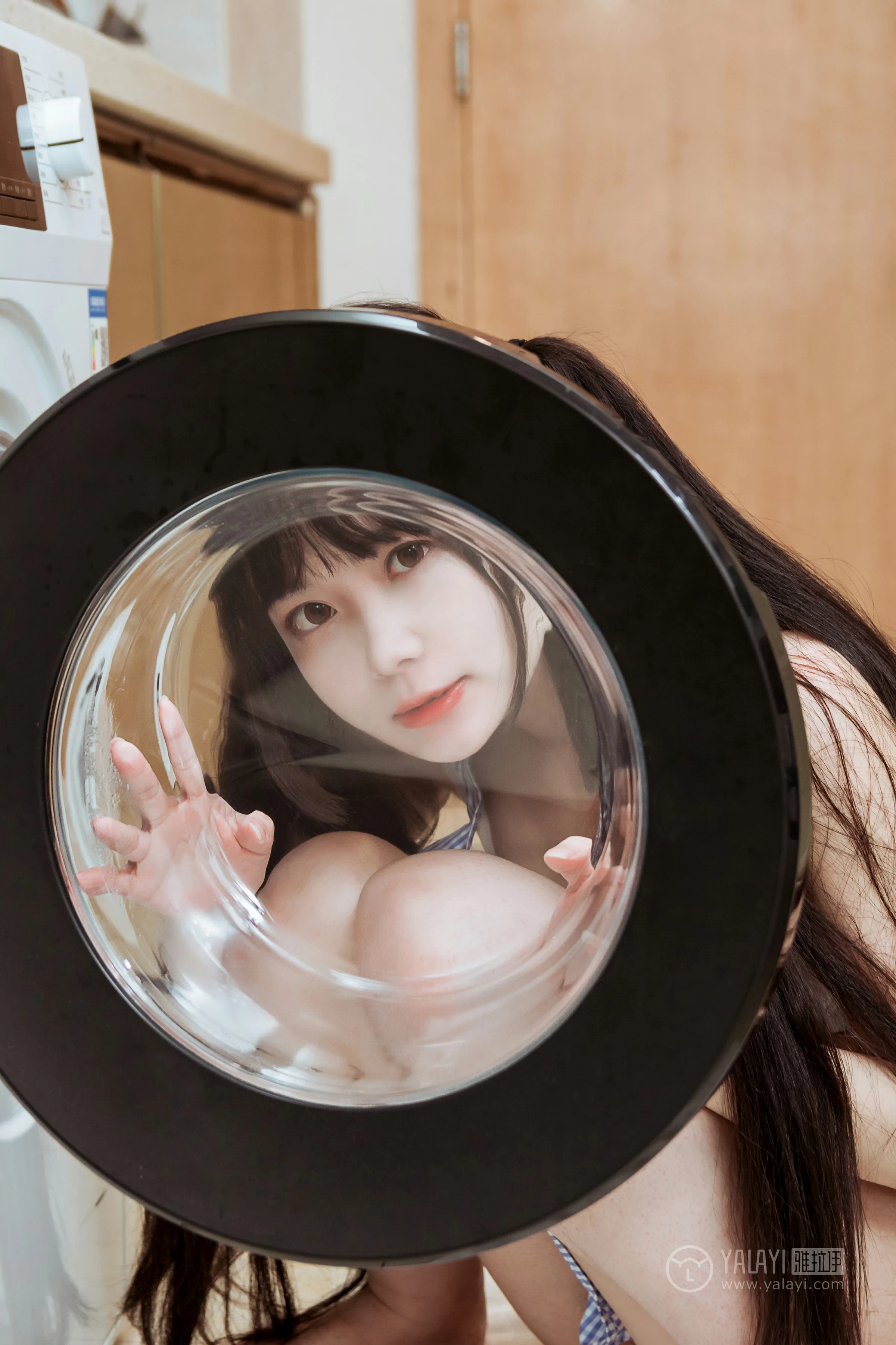 [YALAYI雅拉伊]No.204 美味厨娘 小琉 格子围裙加白色蕾丝内衣性感私房写真集第10张