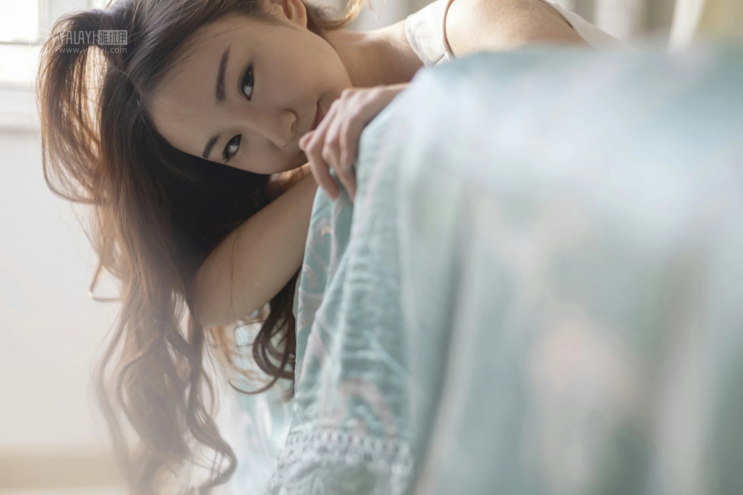 [YALAYI雅拉伊]No.212 白色星期六 丁煊彤 白色连身礼裙性感私房写真集第15张