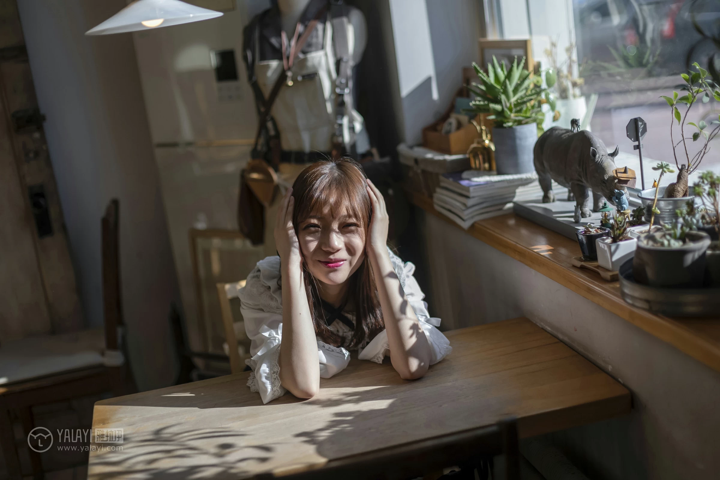 [YALAYI雅拉伊]No.219 半糖洛丽塔 刘开心 情趣公主制服连衣裙性感私房写真集第5张